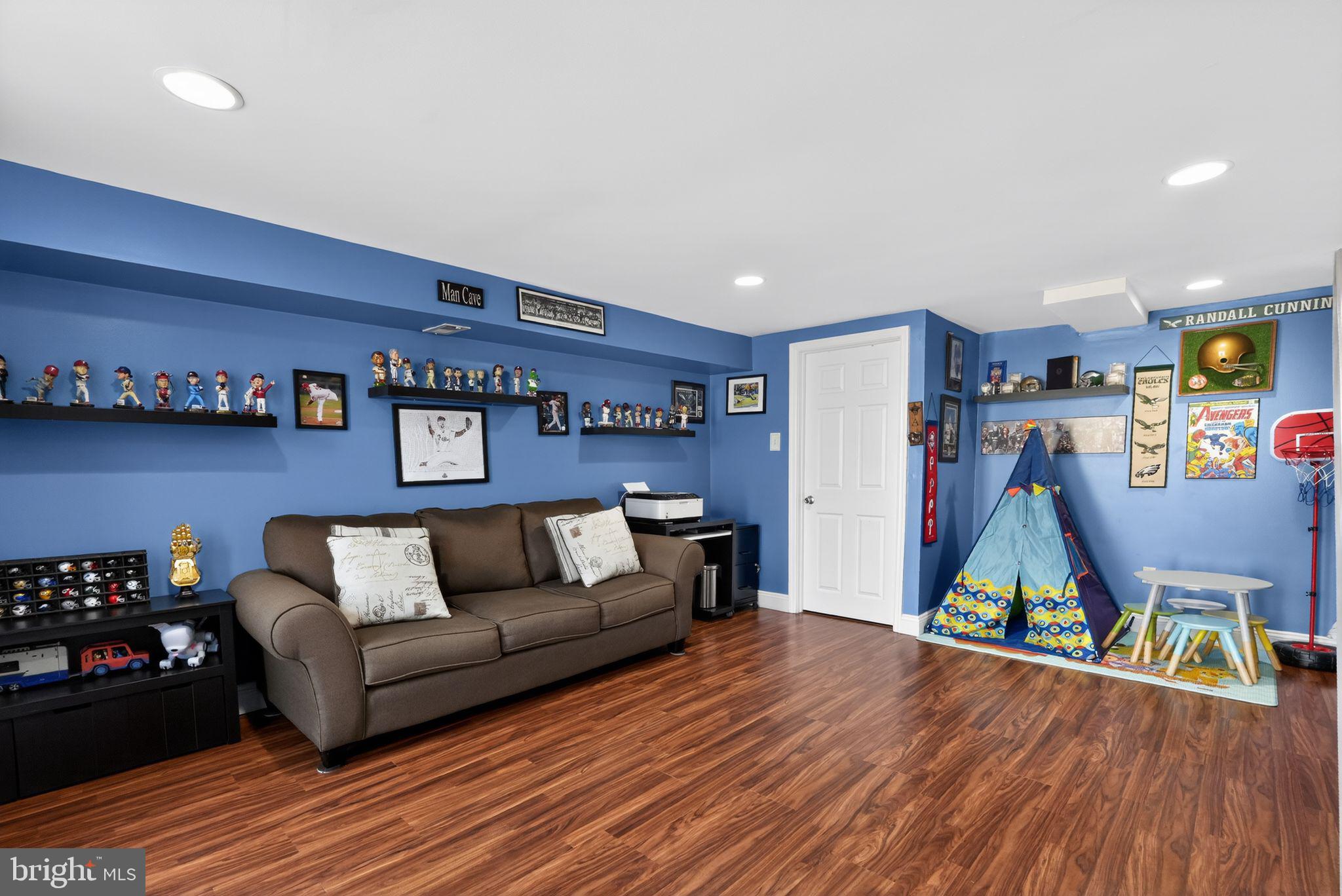 HOLME CIRCLE - Residential