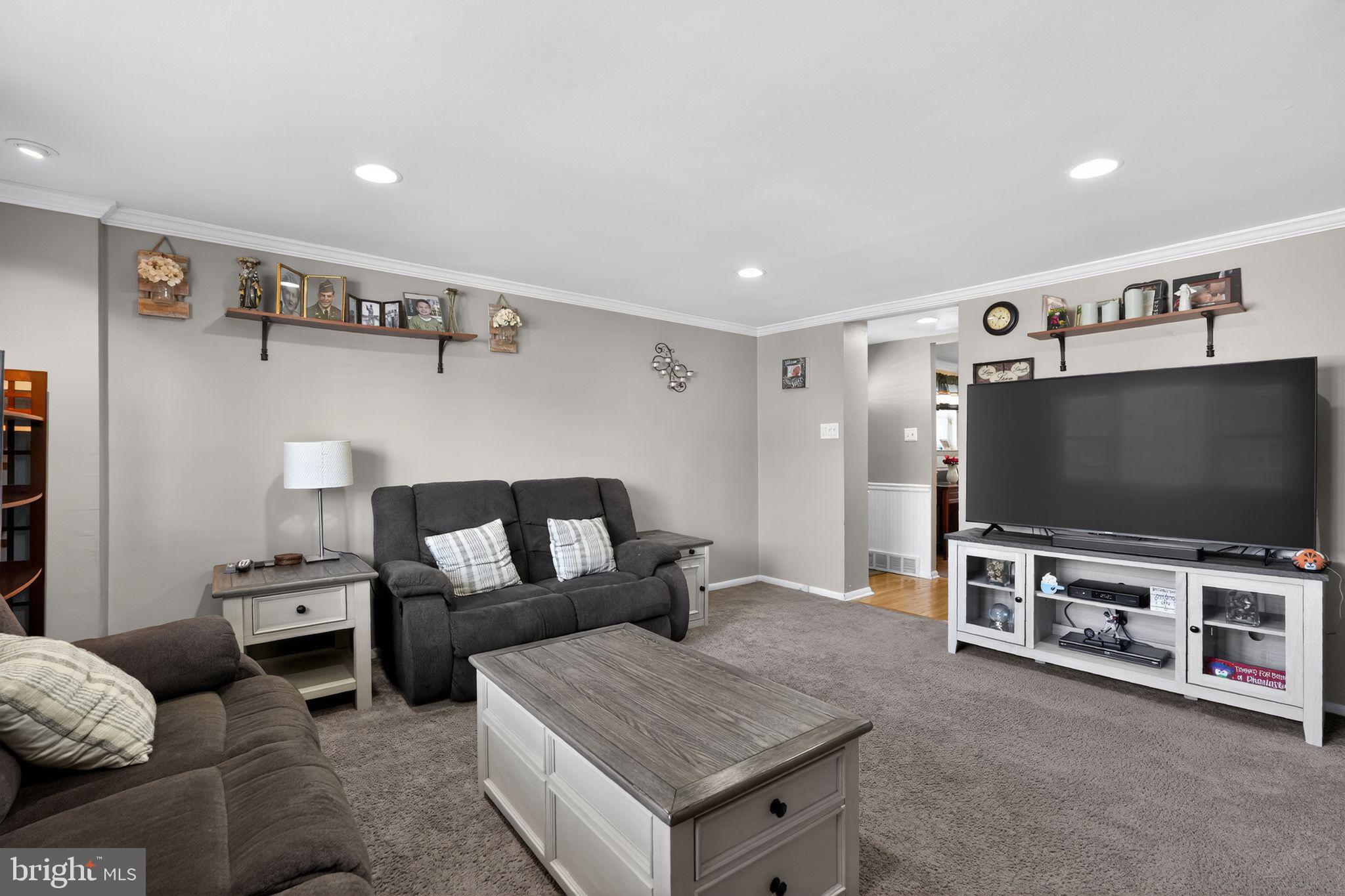 HOLME CIRCLE - Residential