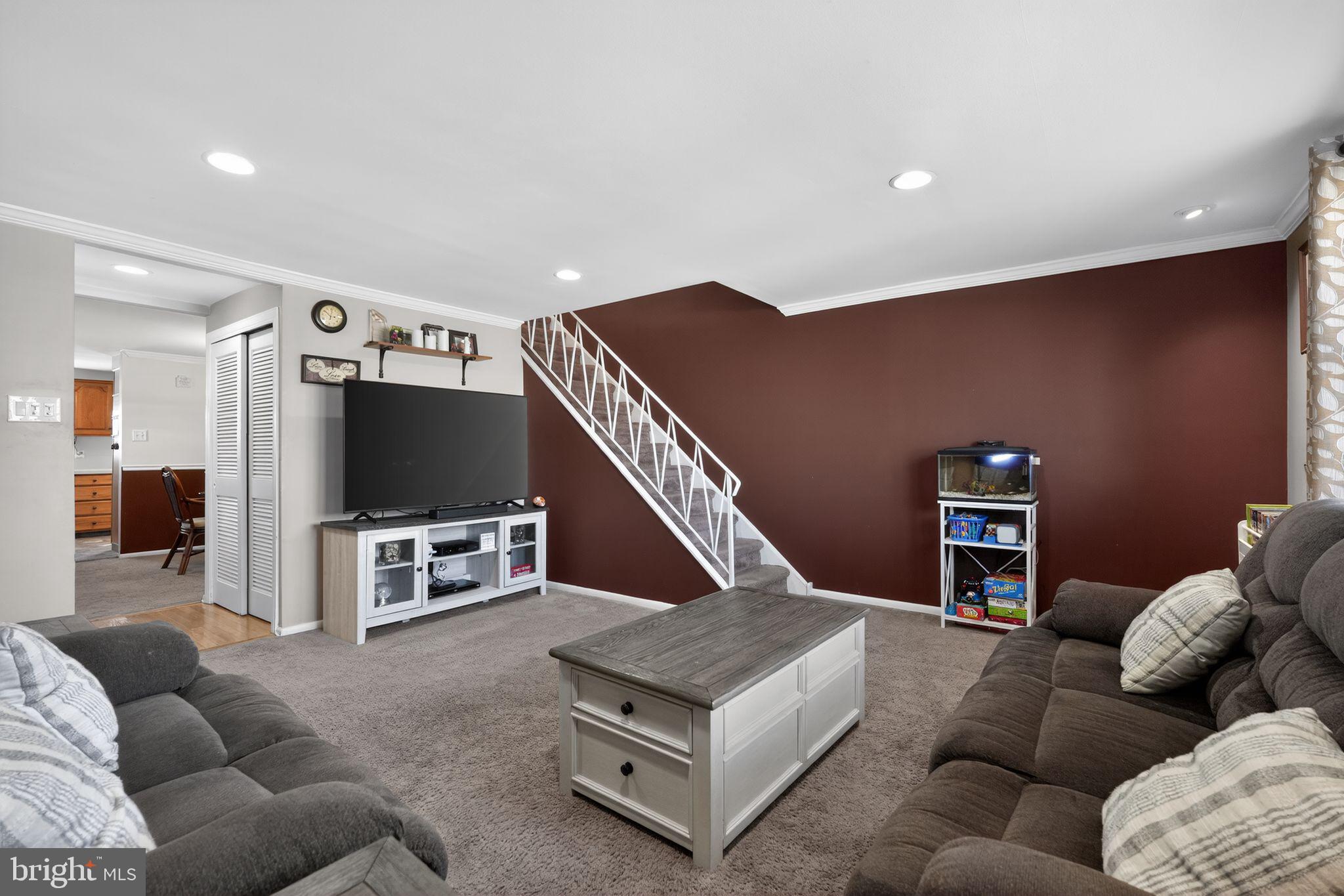 HOLME CIRCLE - Residential