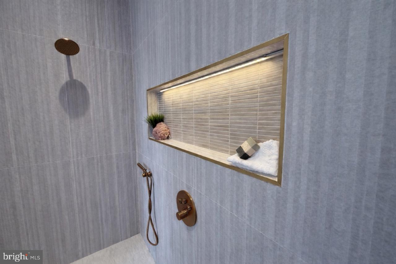 WEST LAWN - Residential