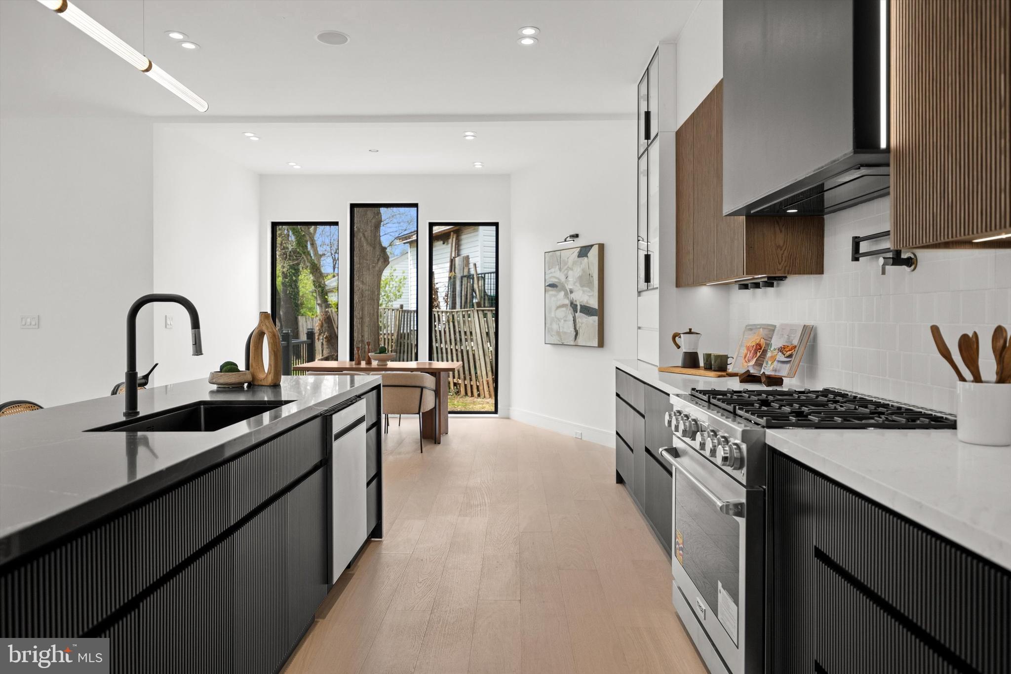 WEST LAWN - Residential