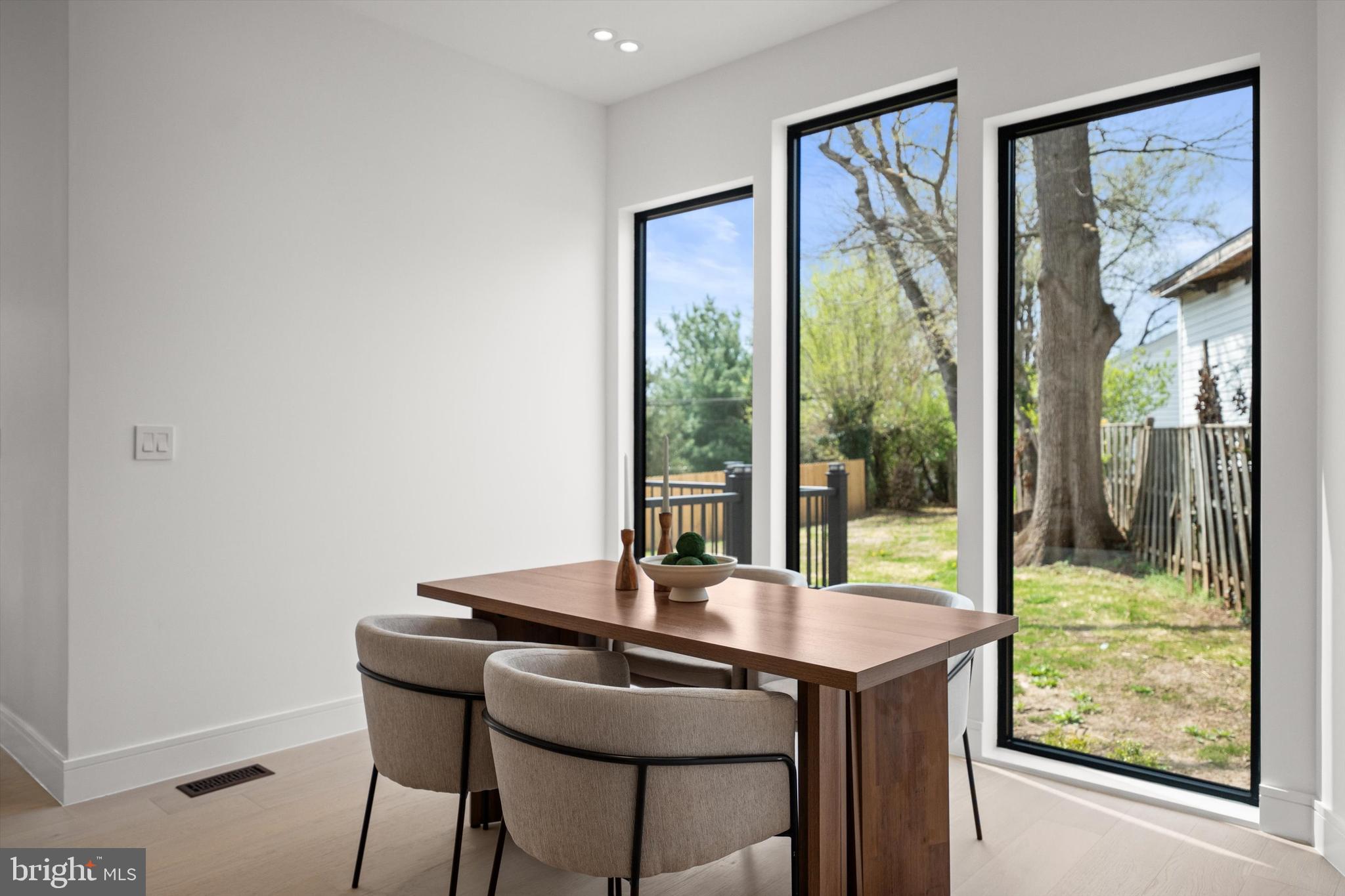 WEST LAWN - Residential