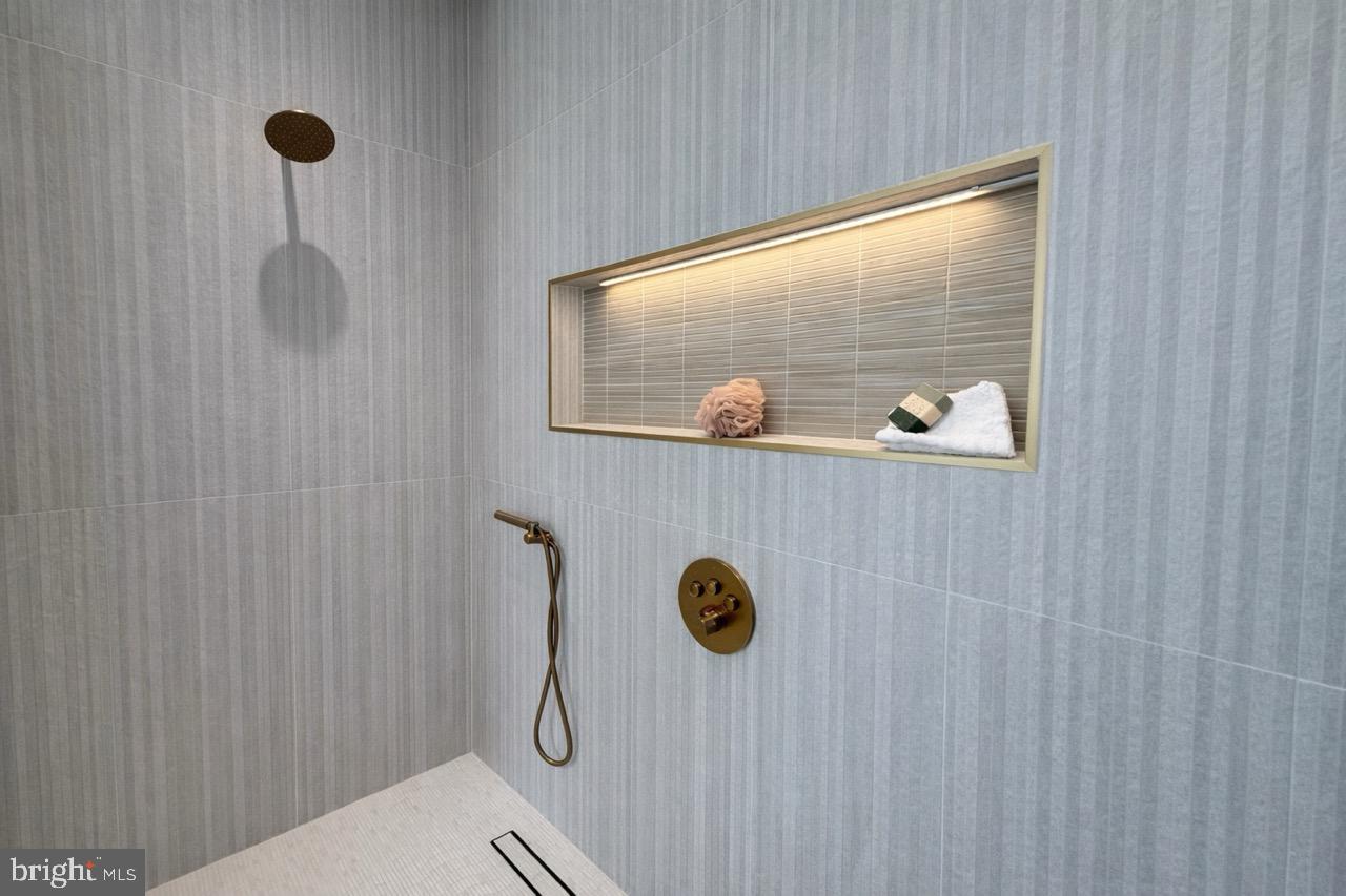 WEST LAWN - Residential