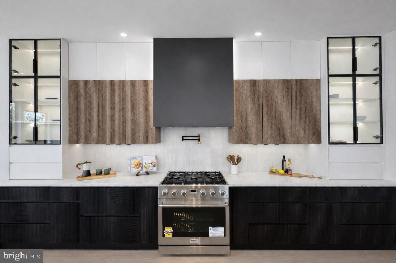 WEST LAWN - Residential