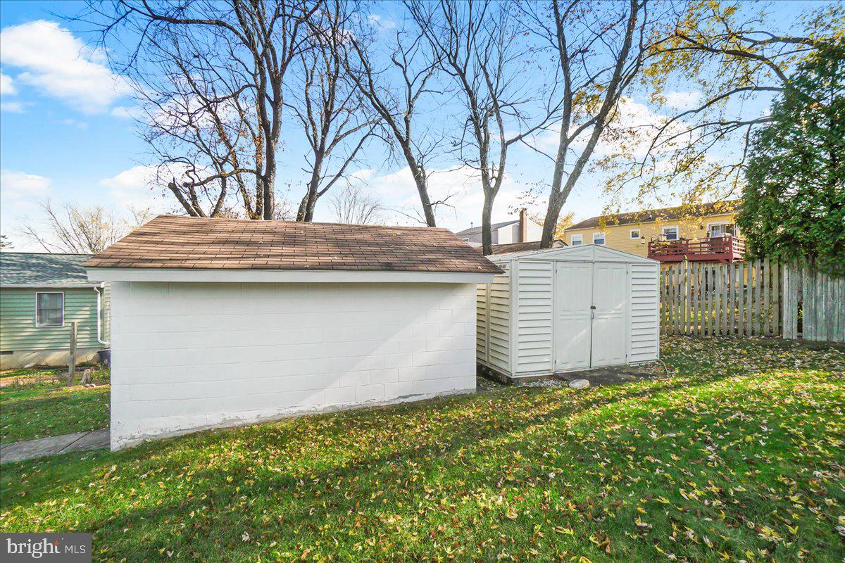 HILLCREST ORCHARDS - Residential