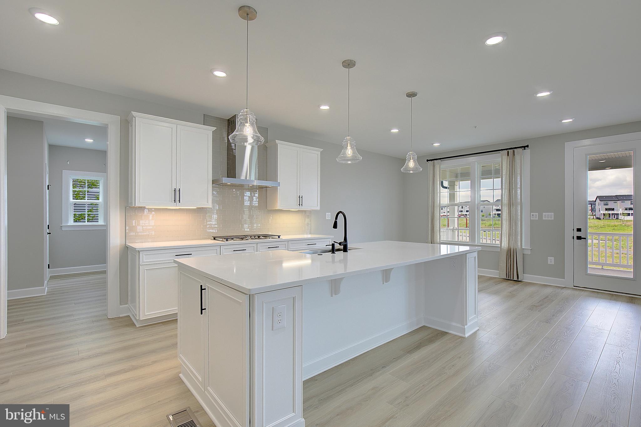 SOUTH LAKE - Residential