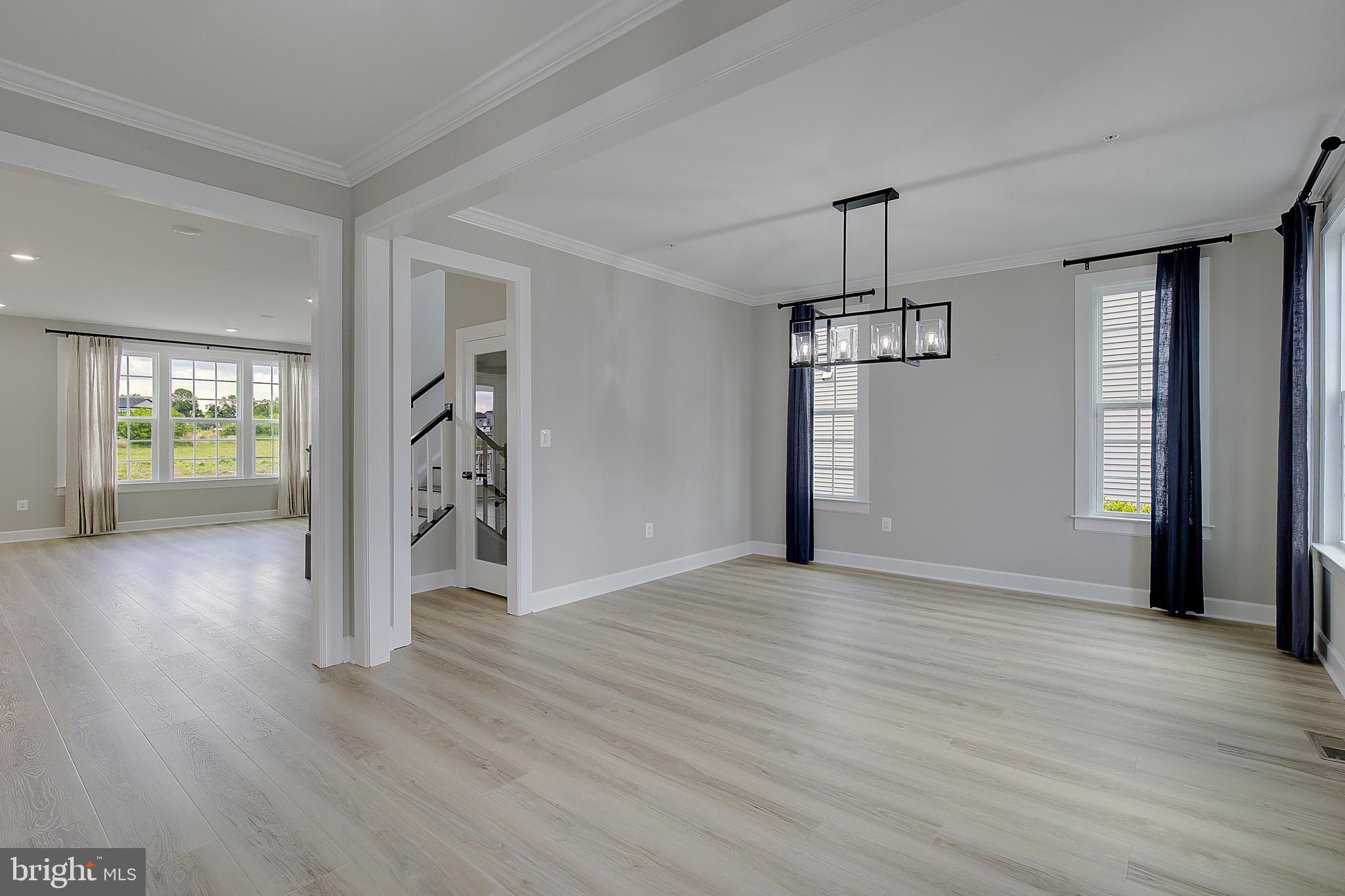 SOUTH LAKE - Residential