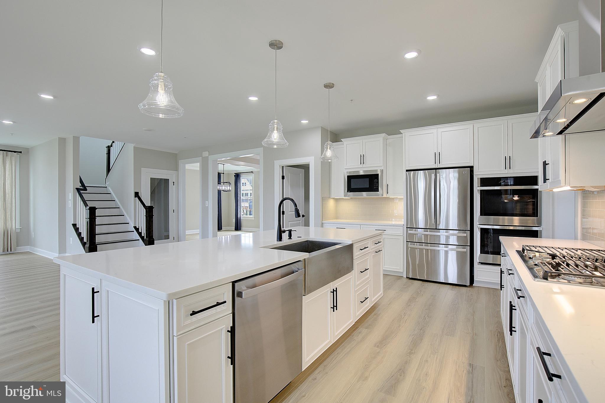 SOUTH LAKE - Residential