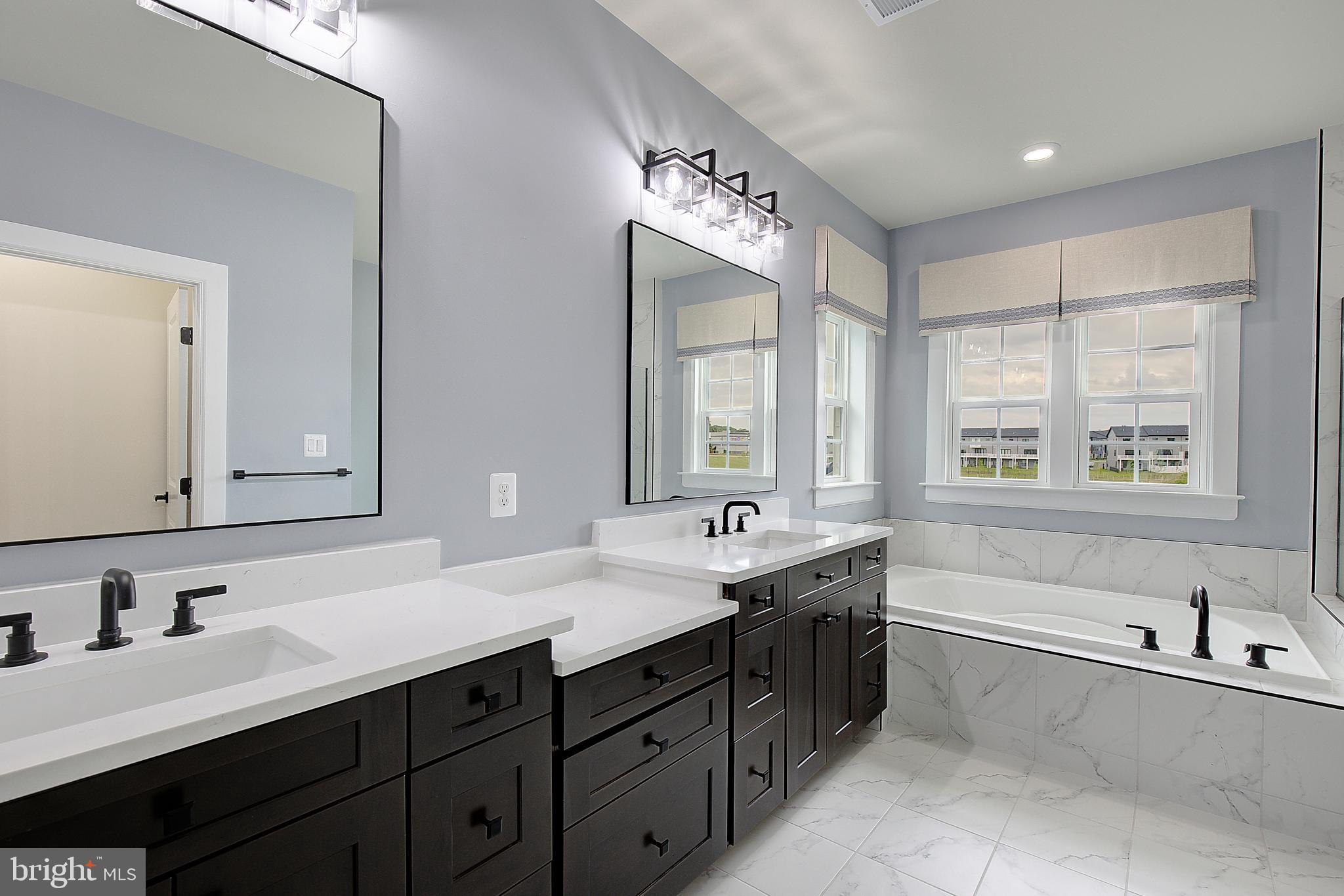 SOUTH LAKE - Residential