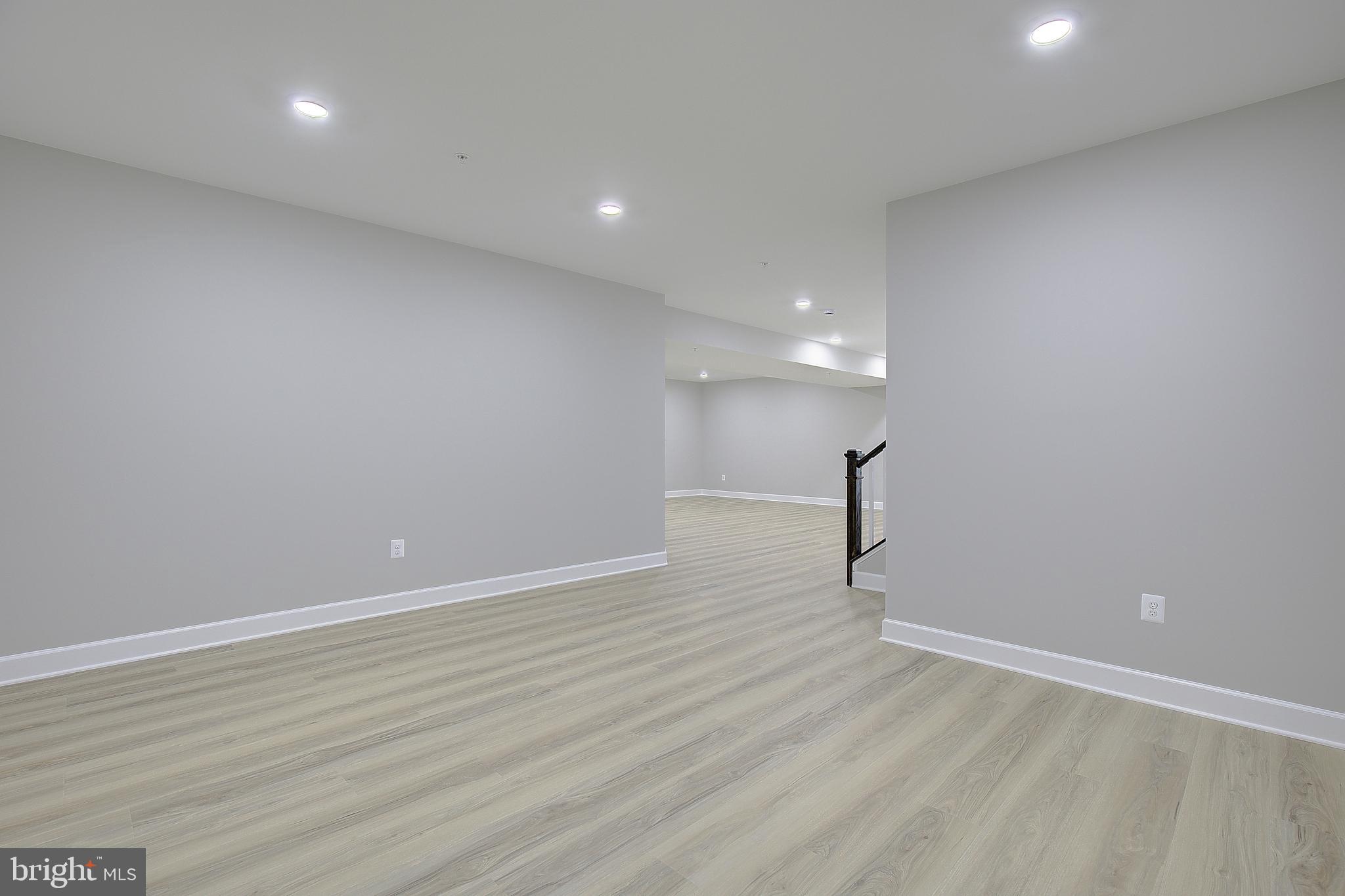 SOUTH LAKE - Residential