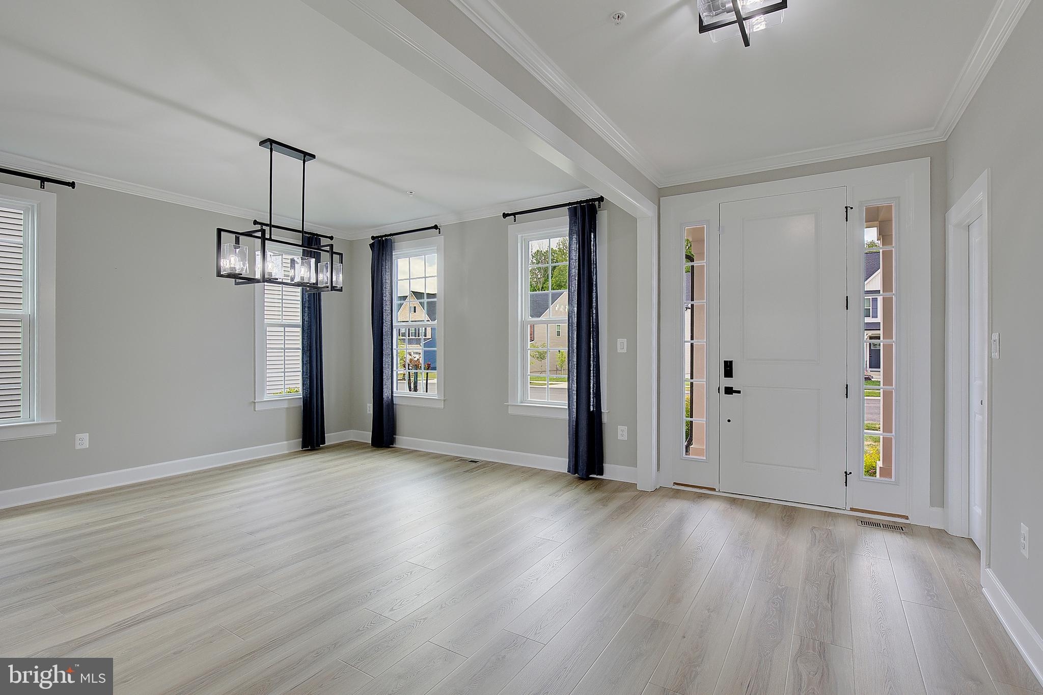 SOUTH LAKE - Residential