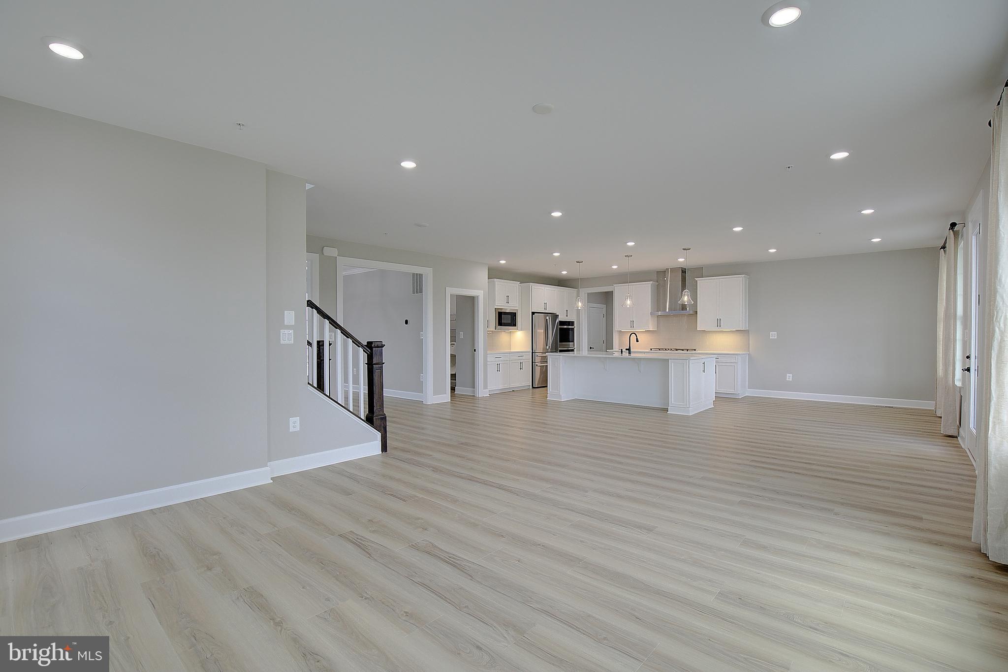 SOUTH LAKE - Residential