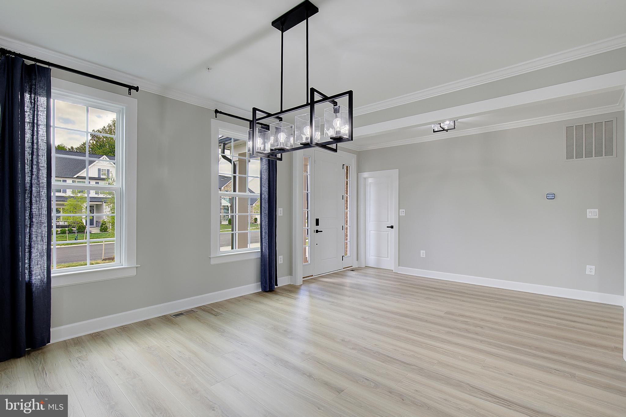 SOUTH LAKE - Residential