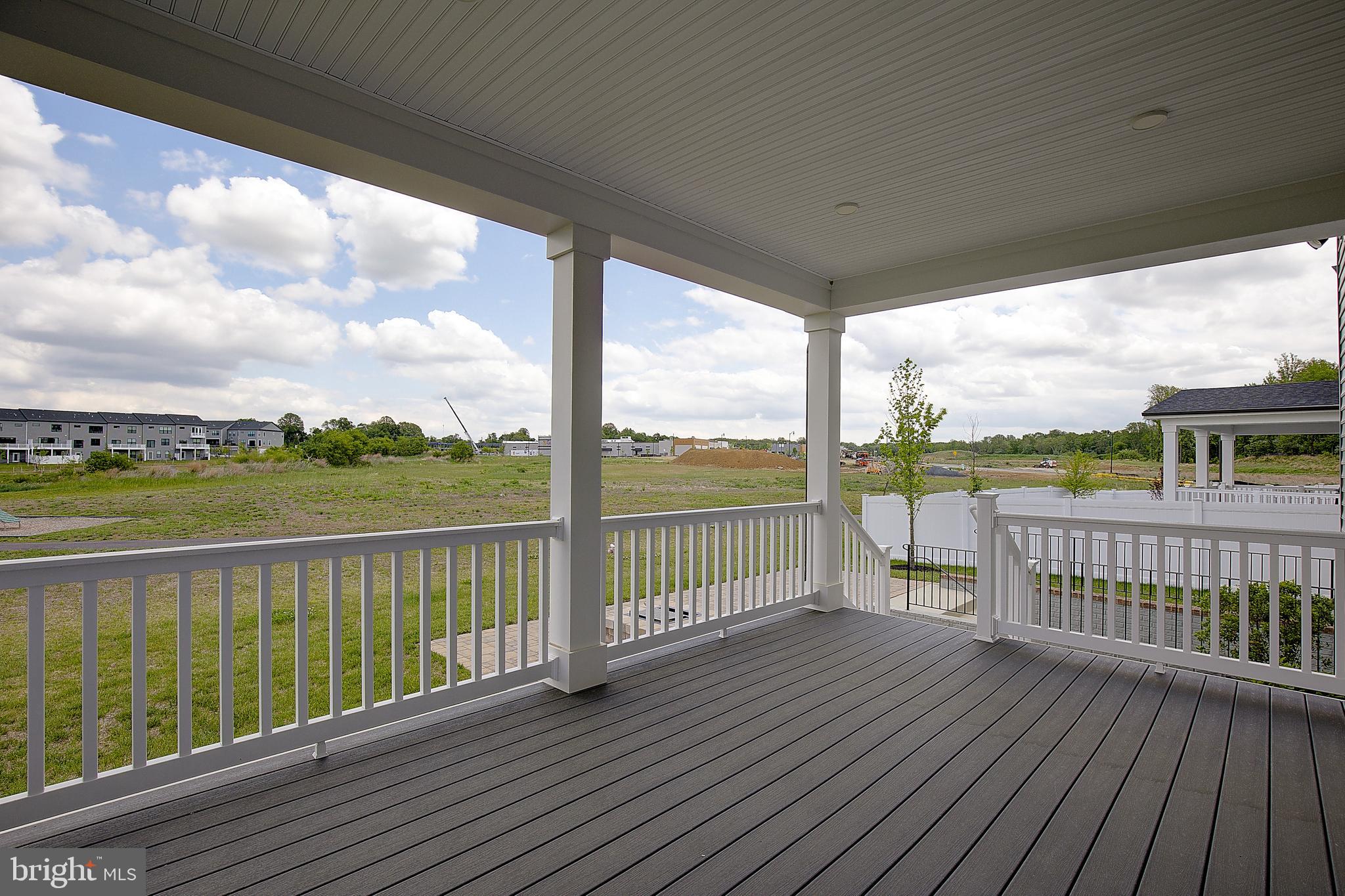 SOUTH LAKE - Residential