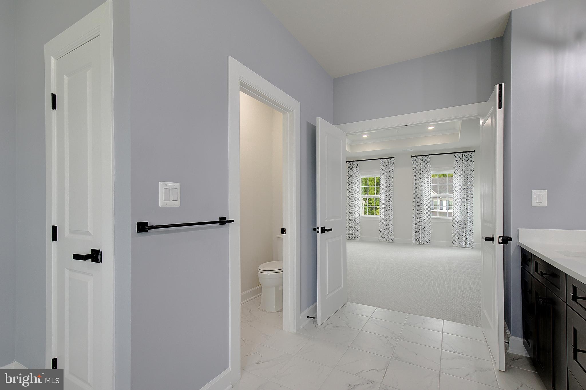 SOUTH LAKE - Residential