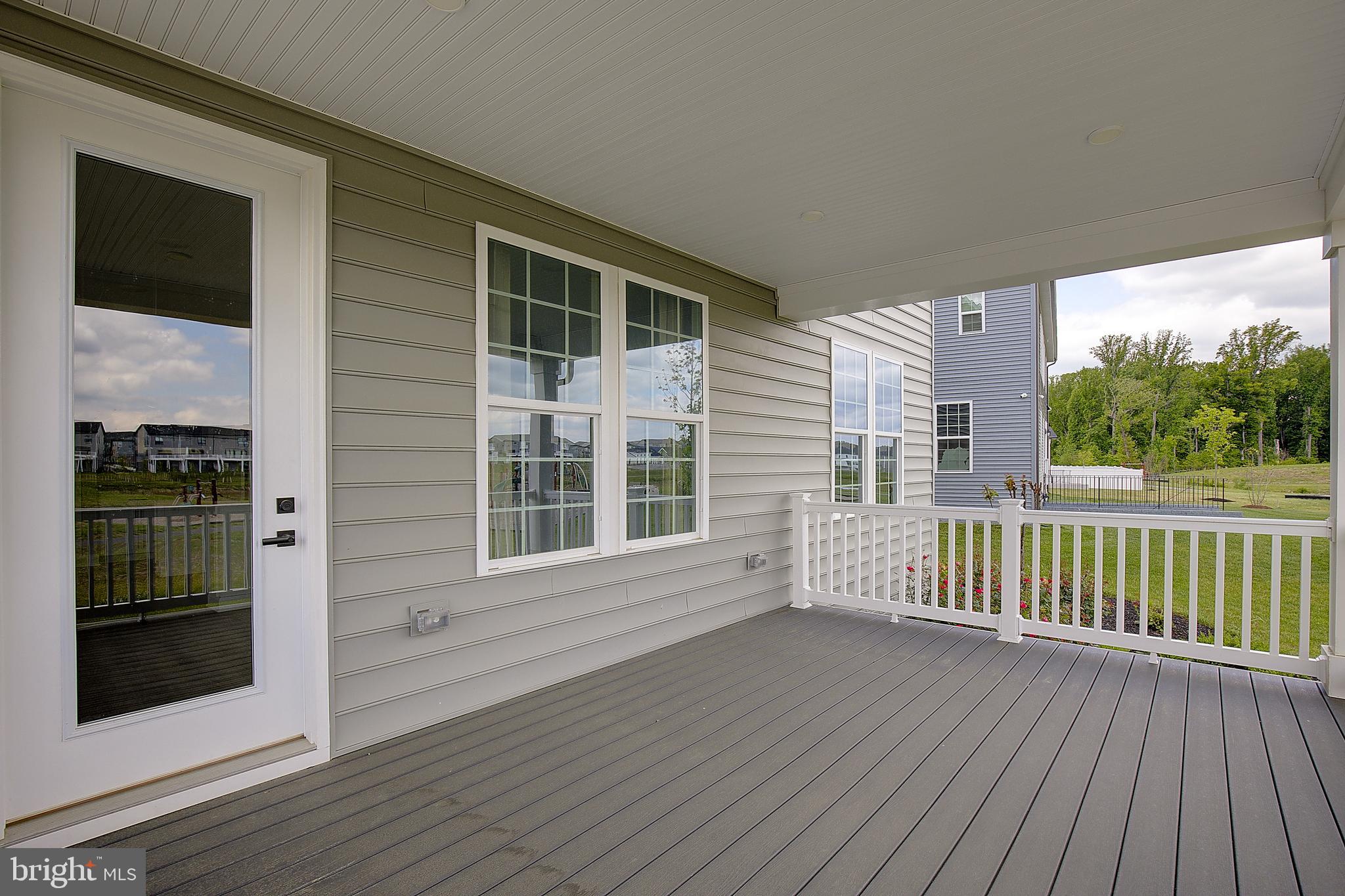 SOUTH LAKE - Residential