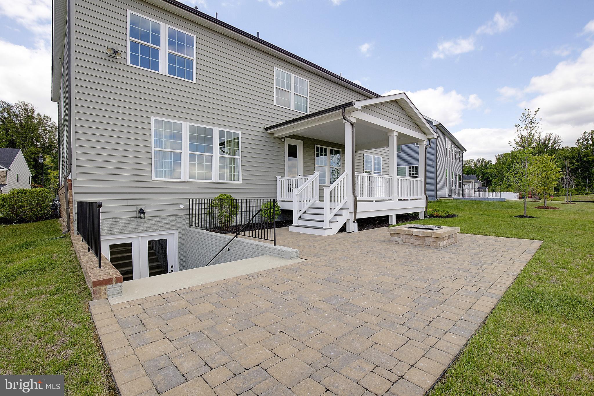 SOUTH LAKE - Residential