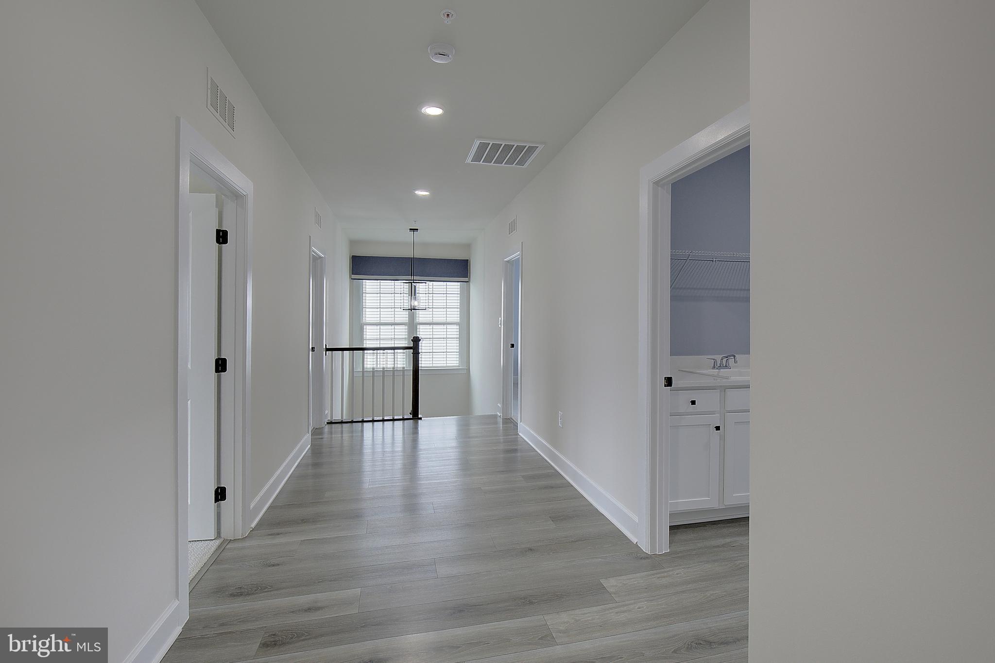 SOUTH LAKE - Residential