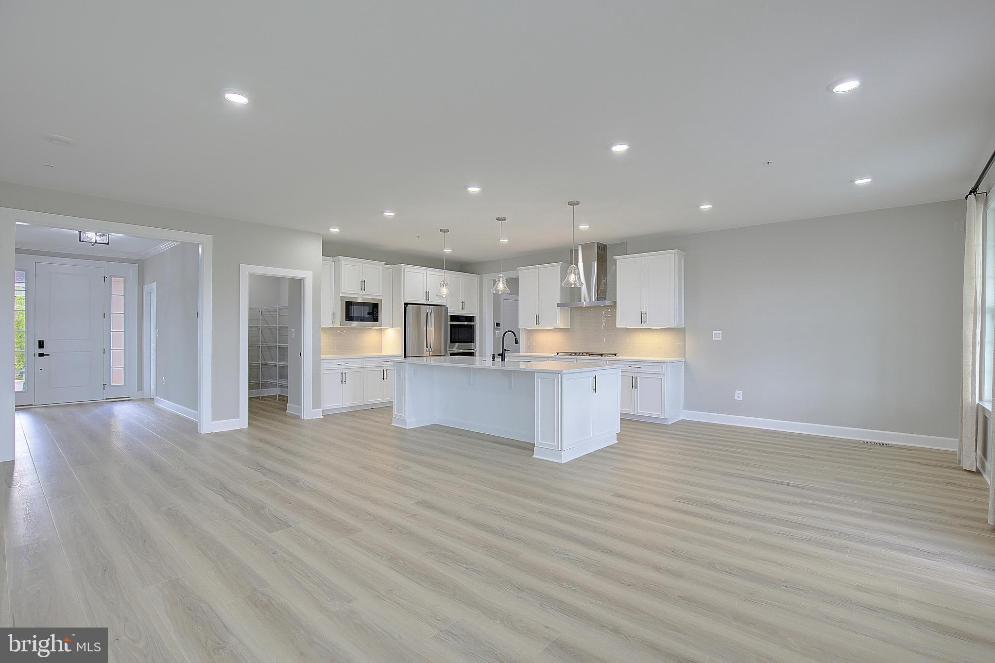 SOUTH LAKE - Residential