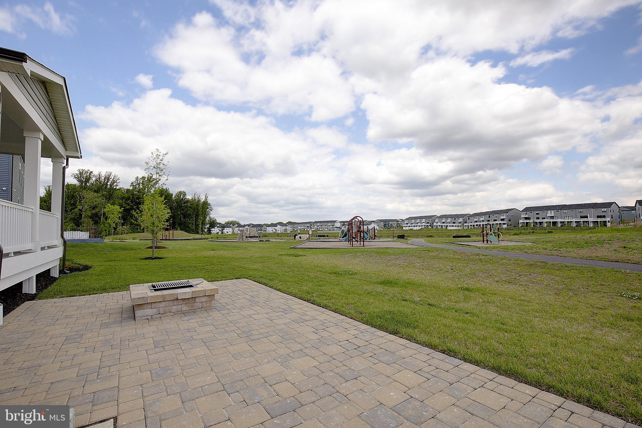 SOUTH LAKE - Residential