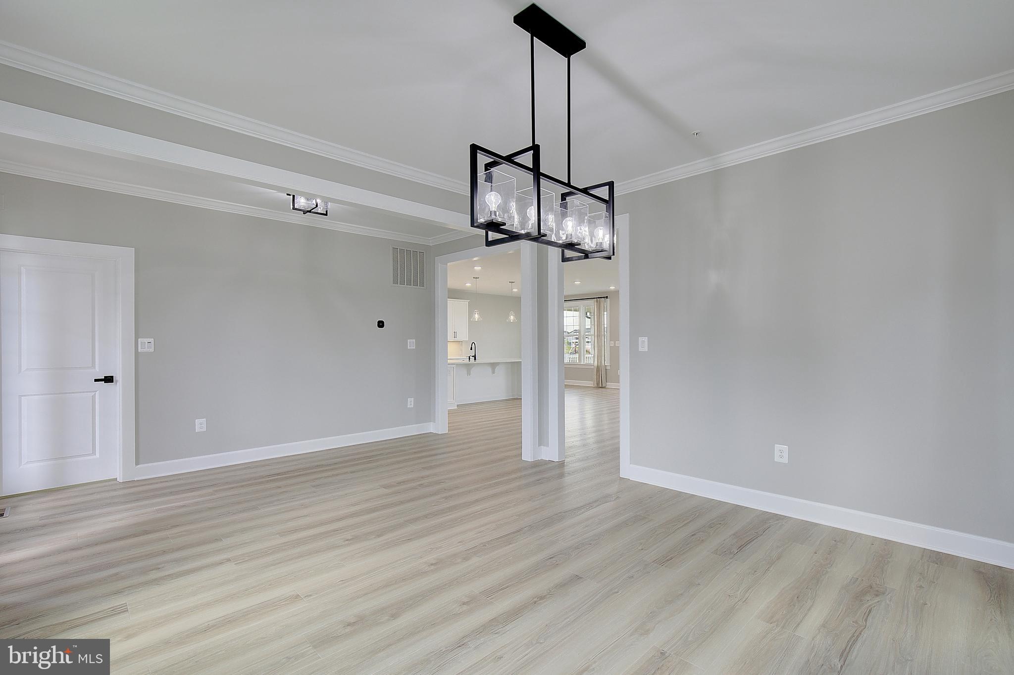 SOUTH LAKE - Residential