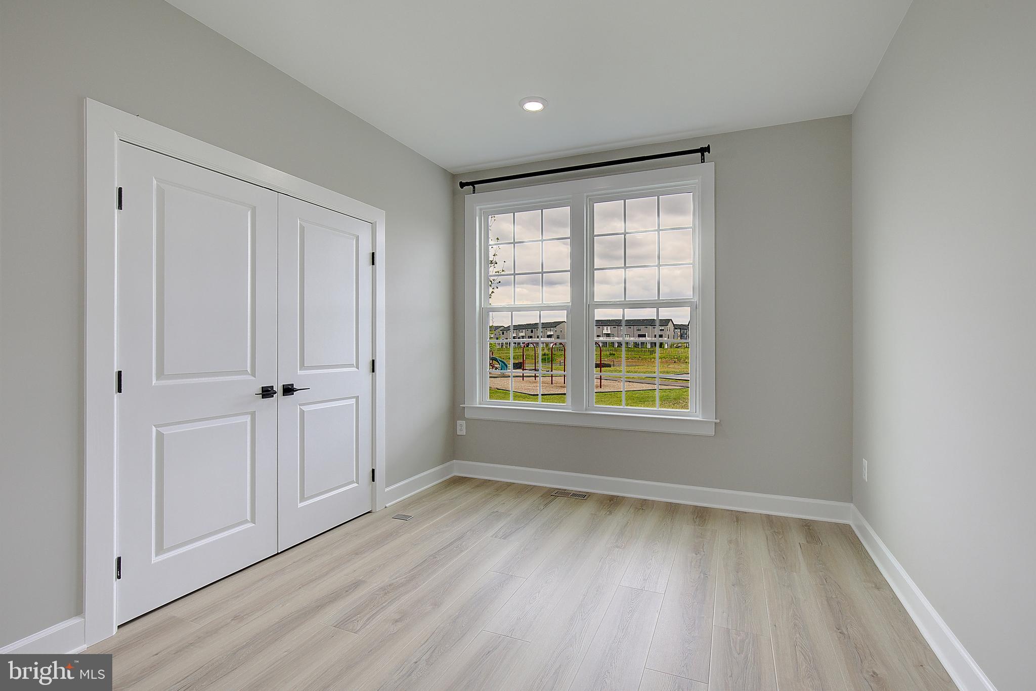 SOUTH LAKE - Residential