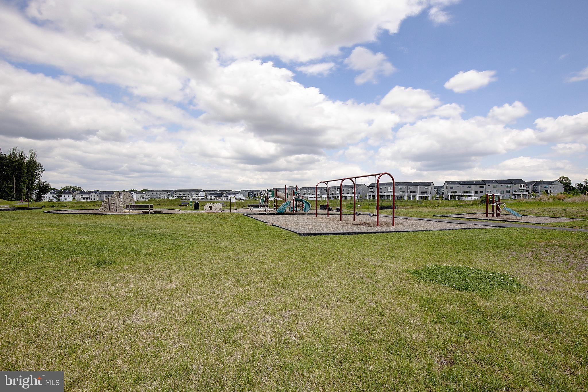 SOUTH LAKE - Residential