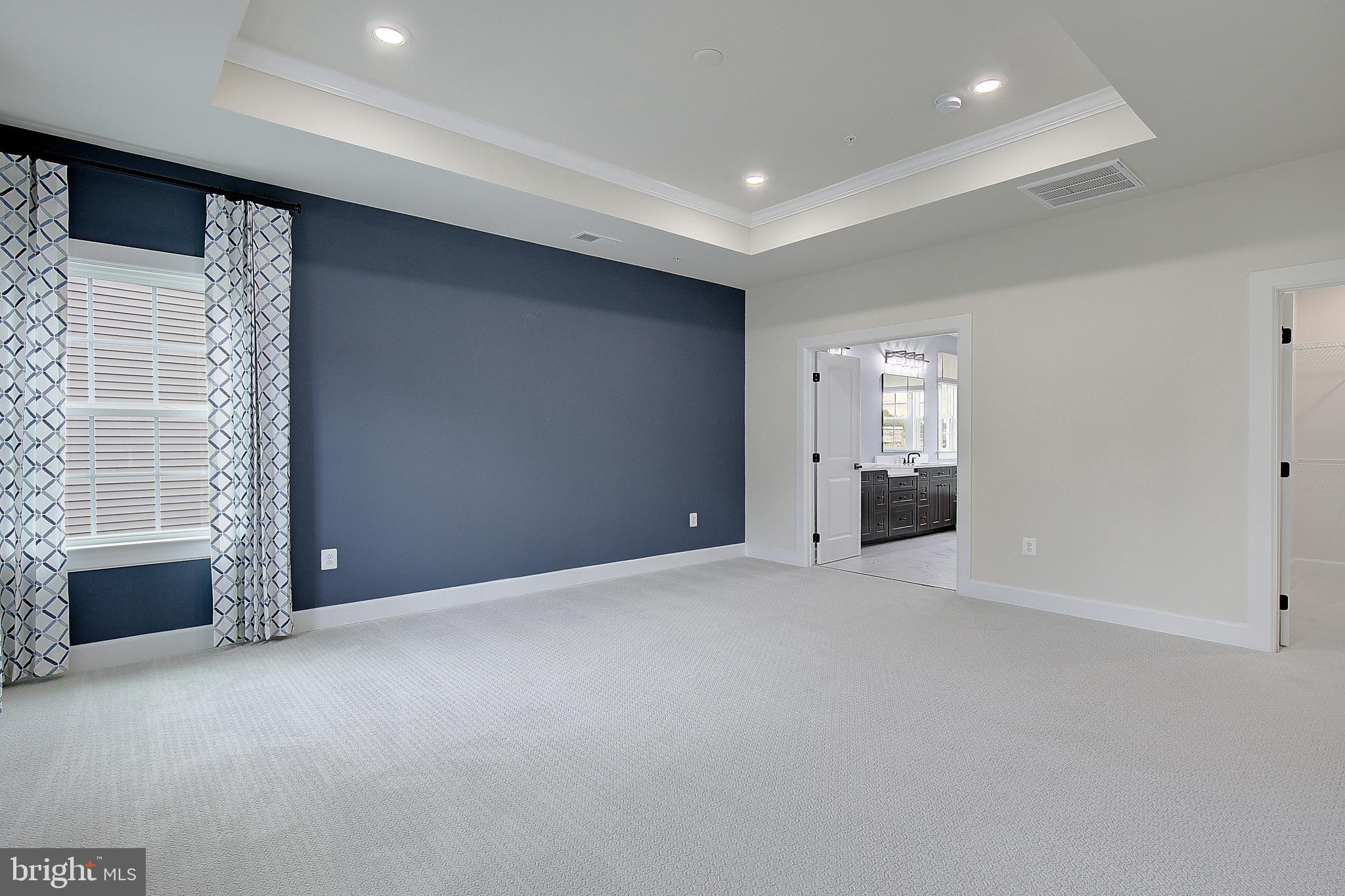 SOUTH LAKE - Residential