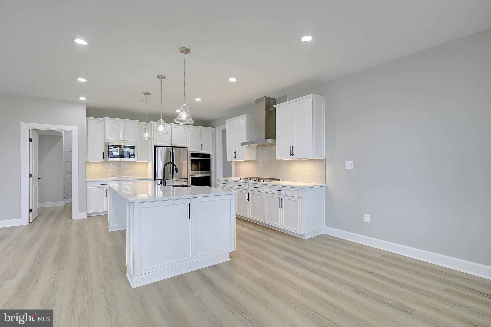 SOUTH LAKE - Residential
