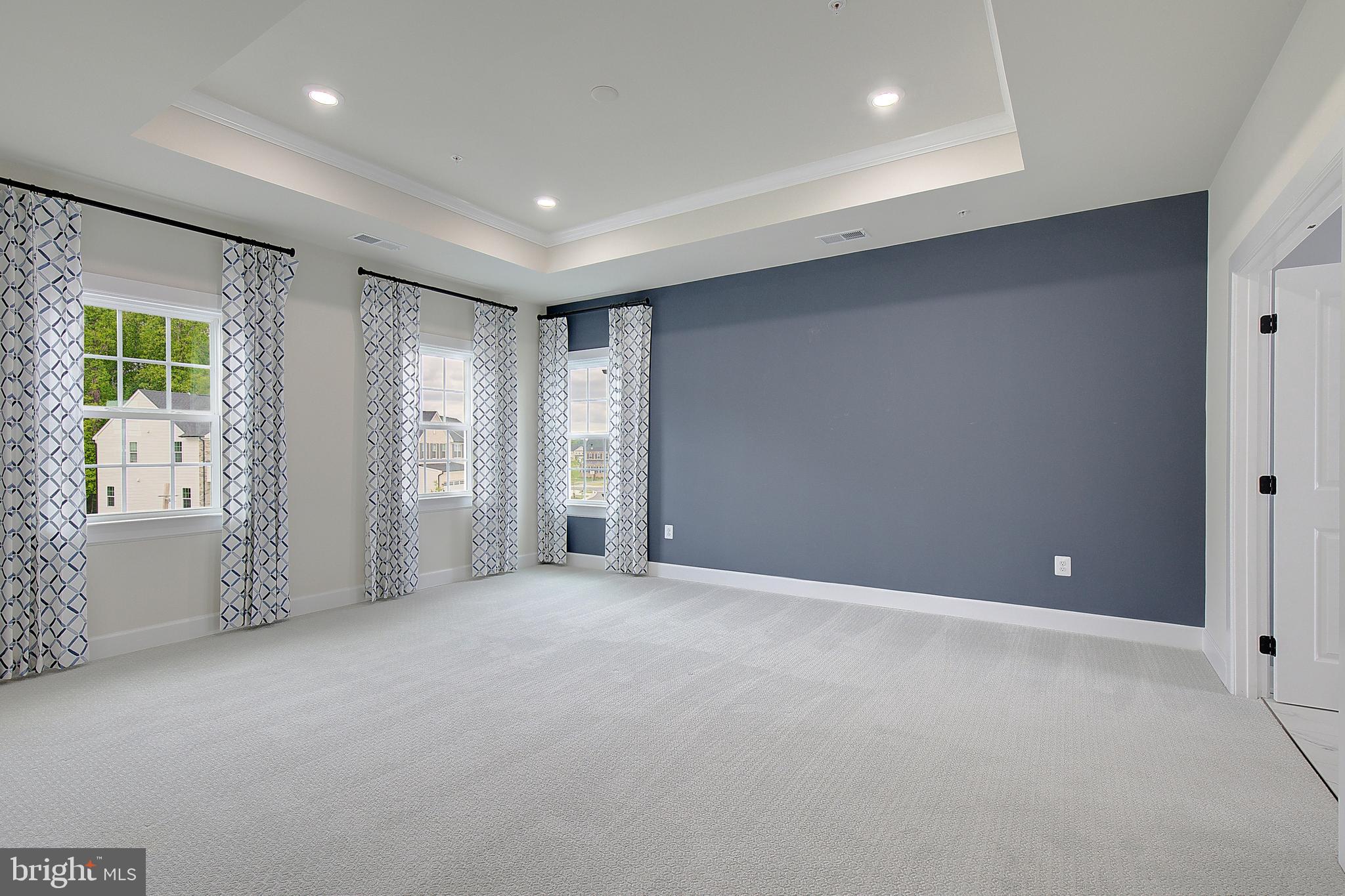SOUTH LAKE - Residential