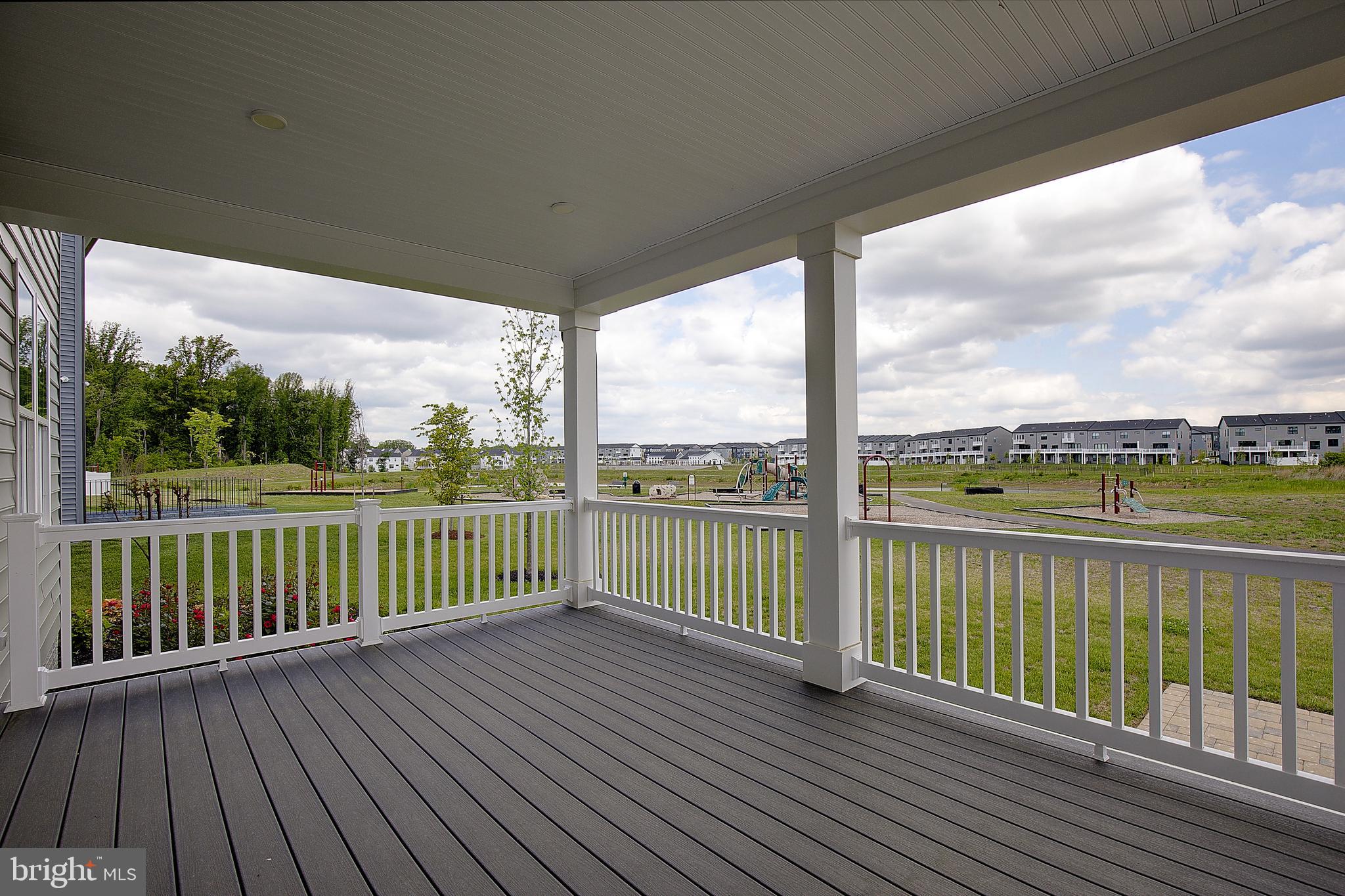 SOUTH LAKE - Residential