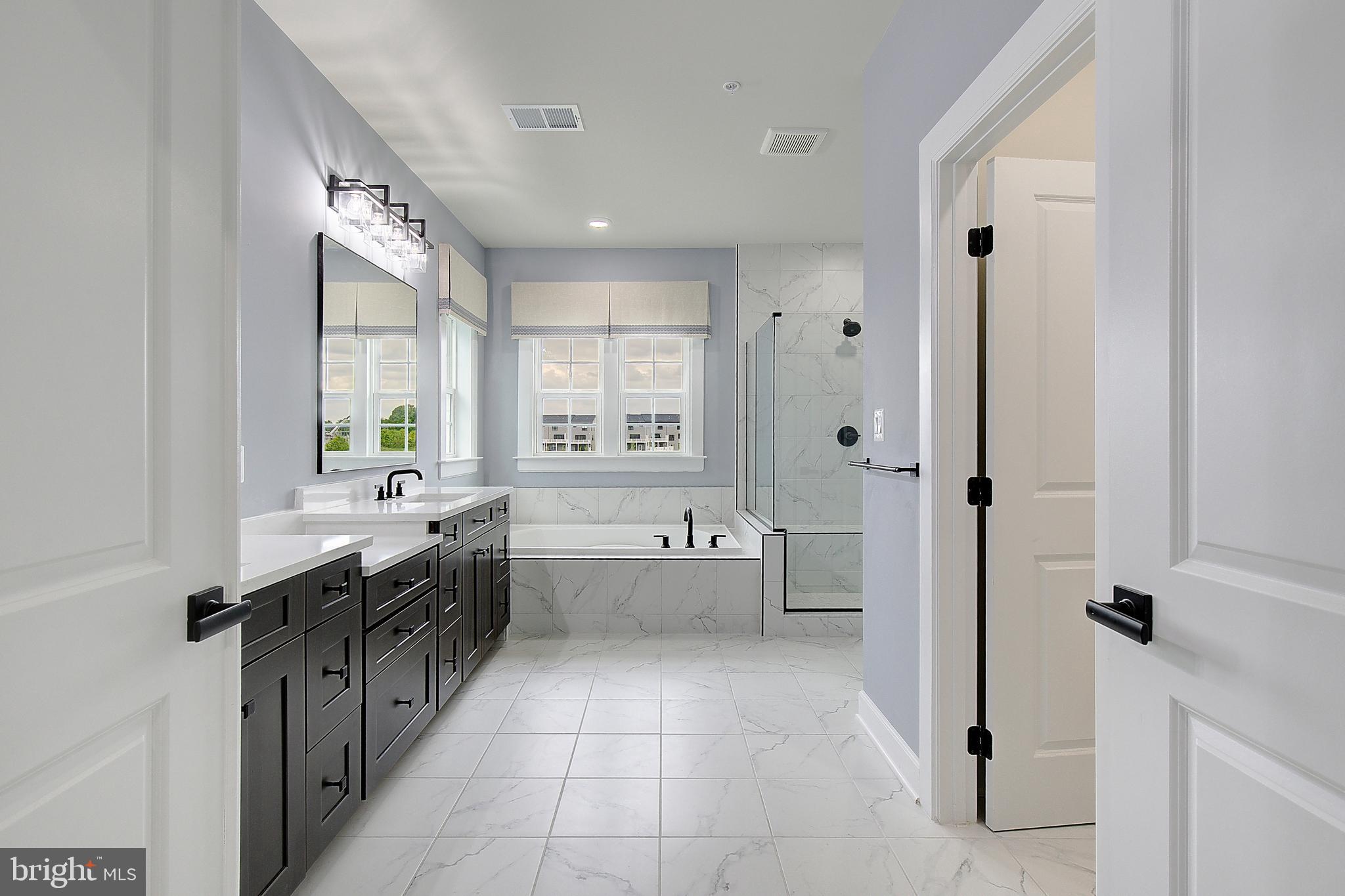 SOUTH LAKE - Residential