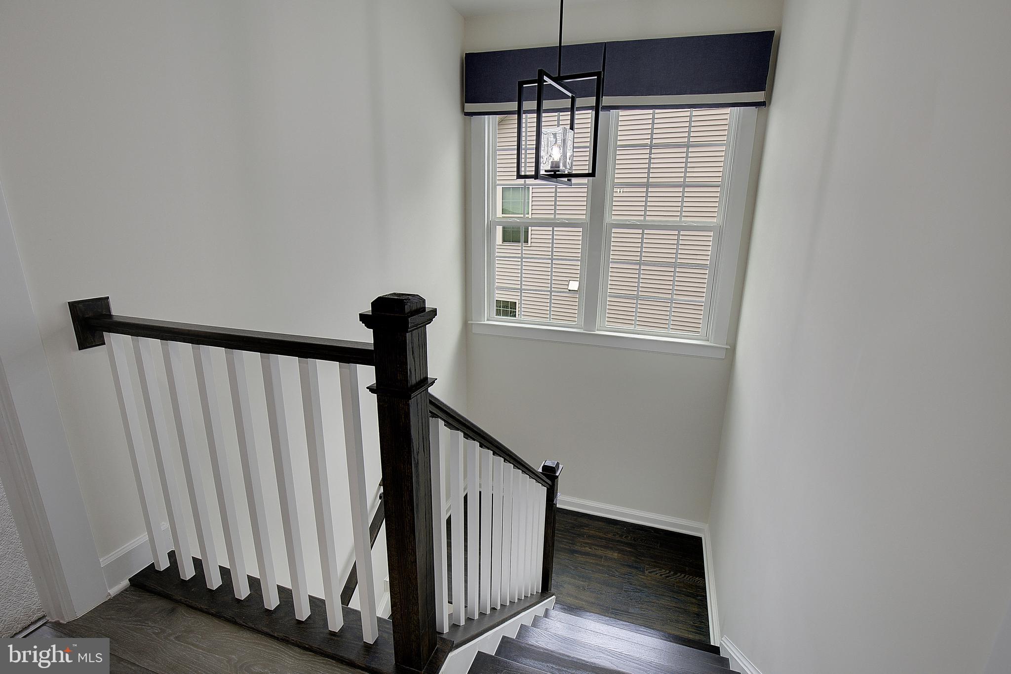 SOUTH LAKE - Residential