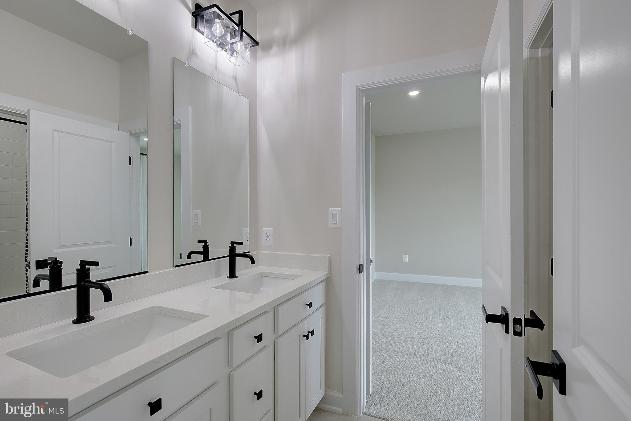 SOUTH LAKE - Residential