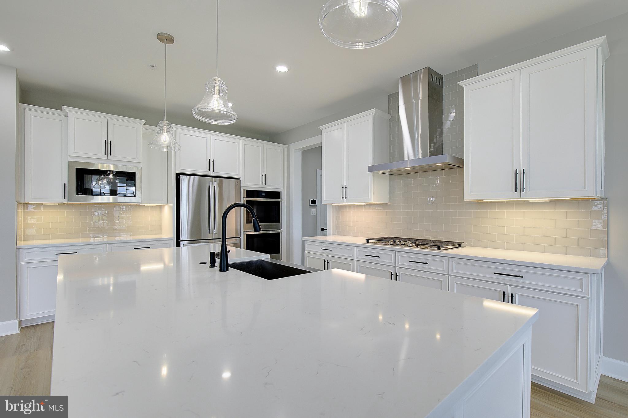 SOUTH LAKE - Residential