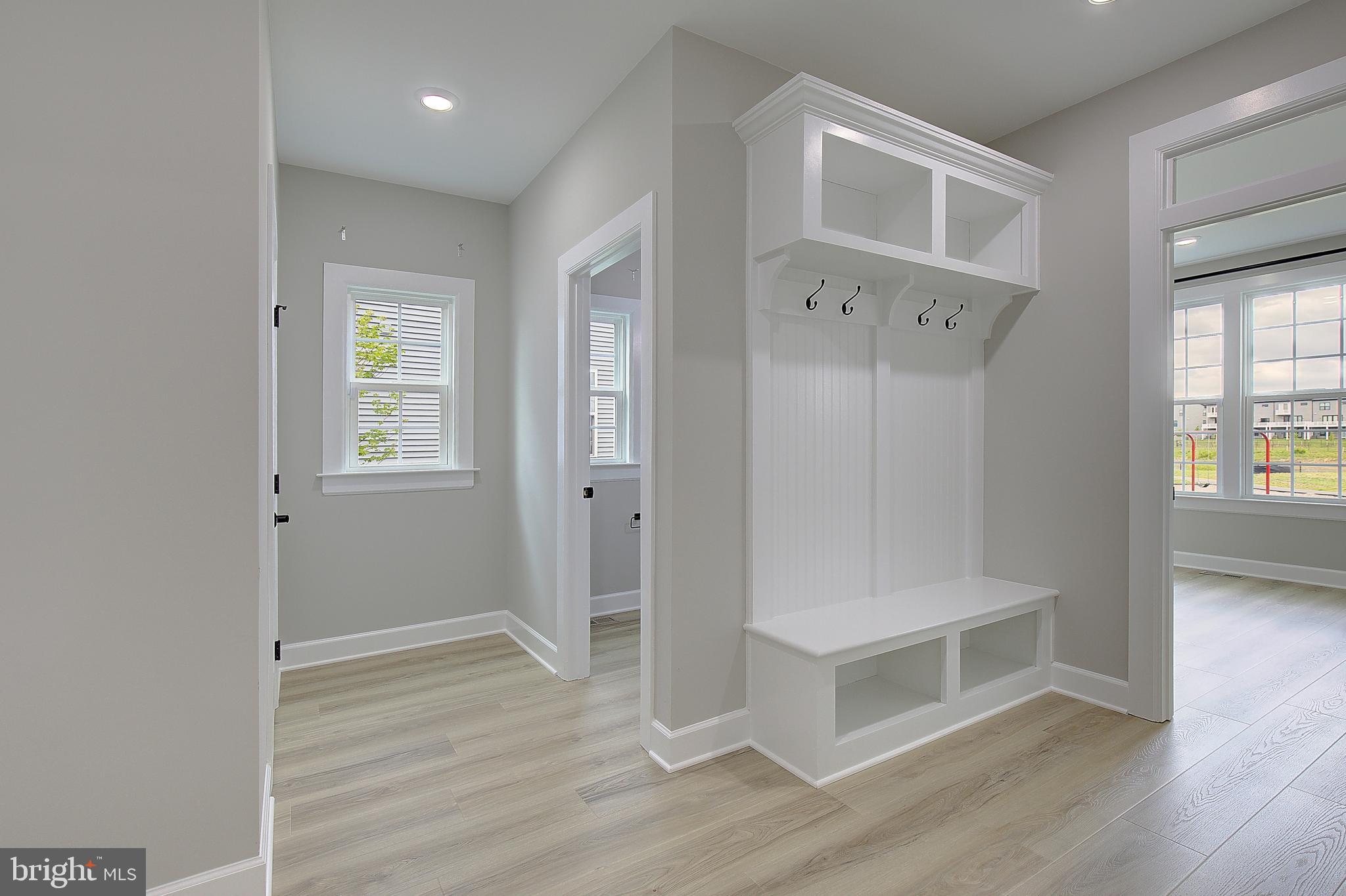 SOUTH LAKE - Residential