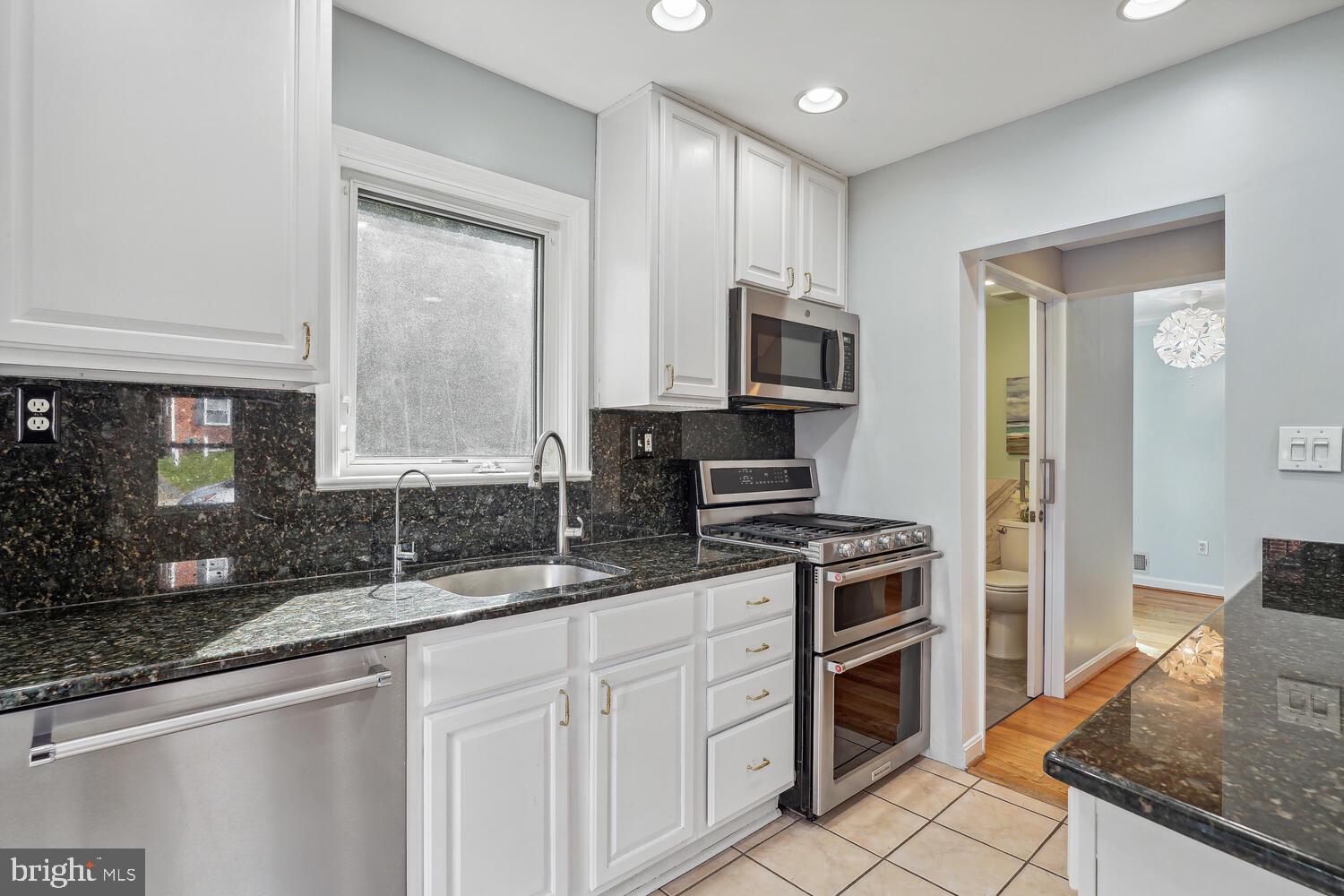 MADISON MANOR - Residential