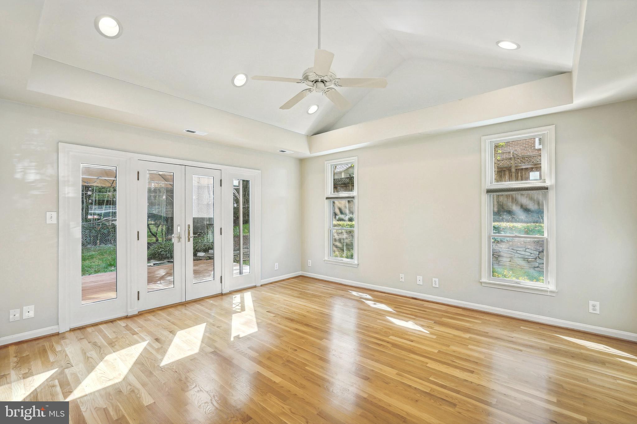 MADISON MANOR - Residential