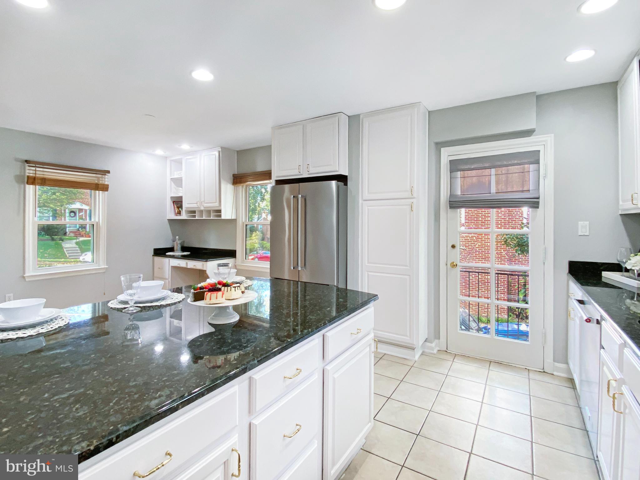 MADISON MANOR - Residential