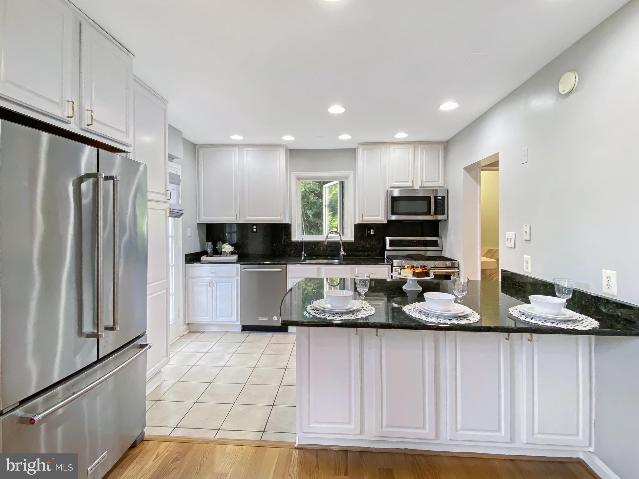 MADISON MANOR - Residential