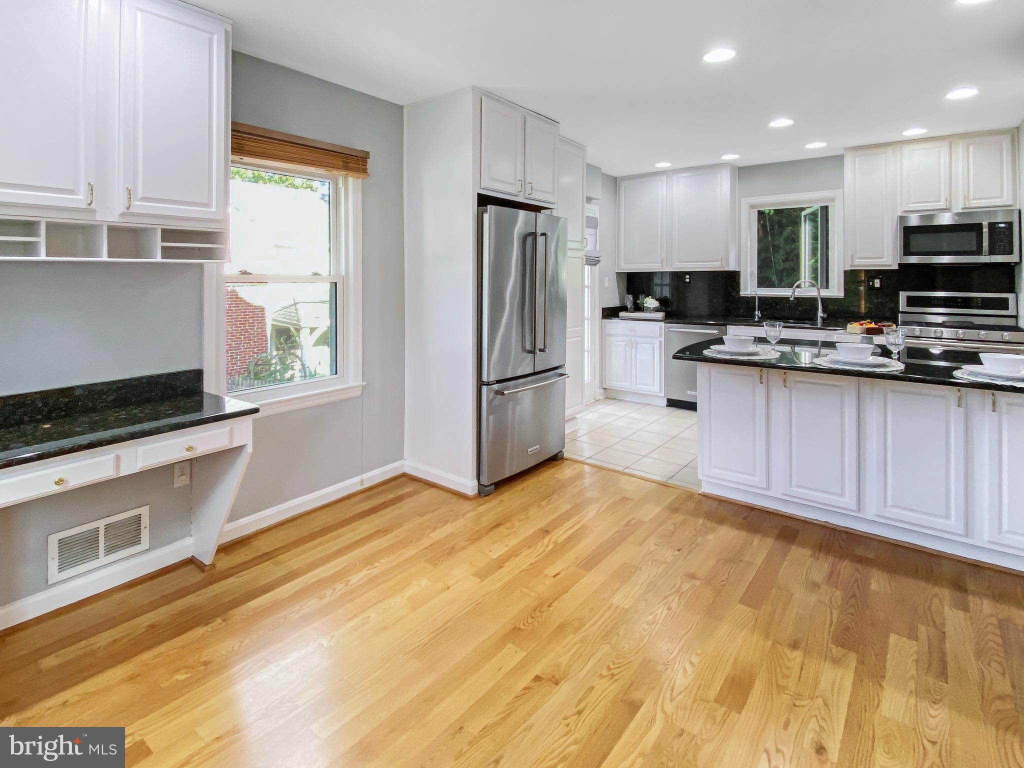 MADISON MANOR - Residential