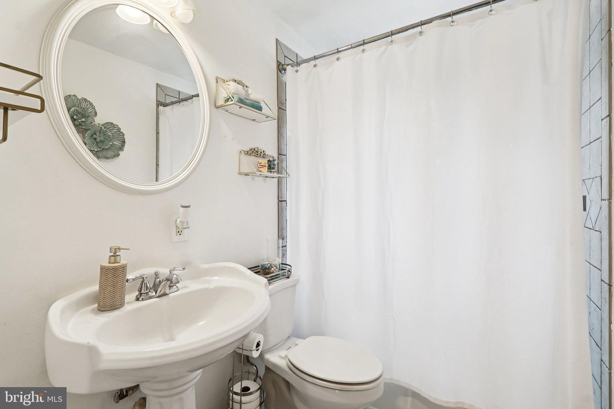 INDIAN VILLAGE IND HEAD - Residential