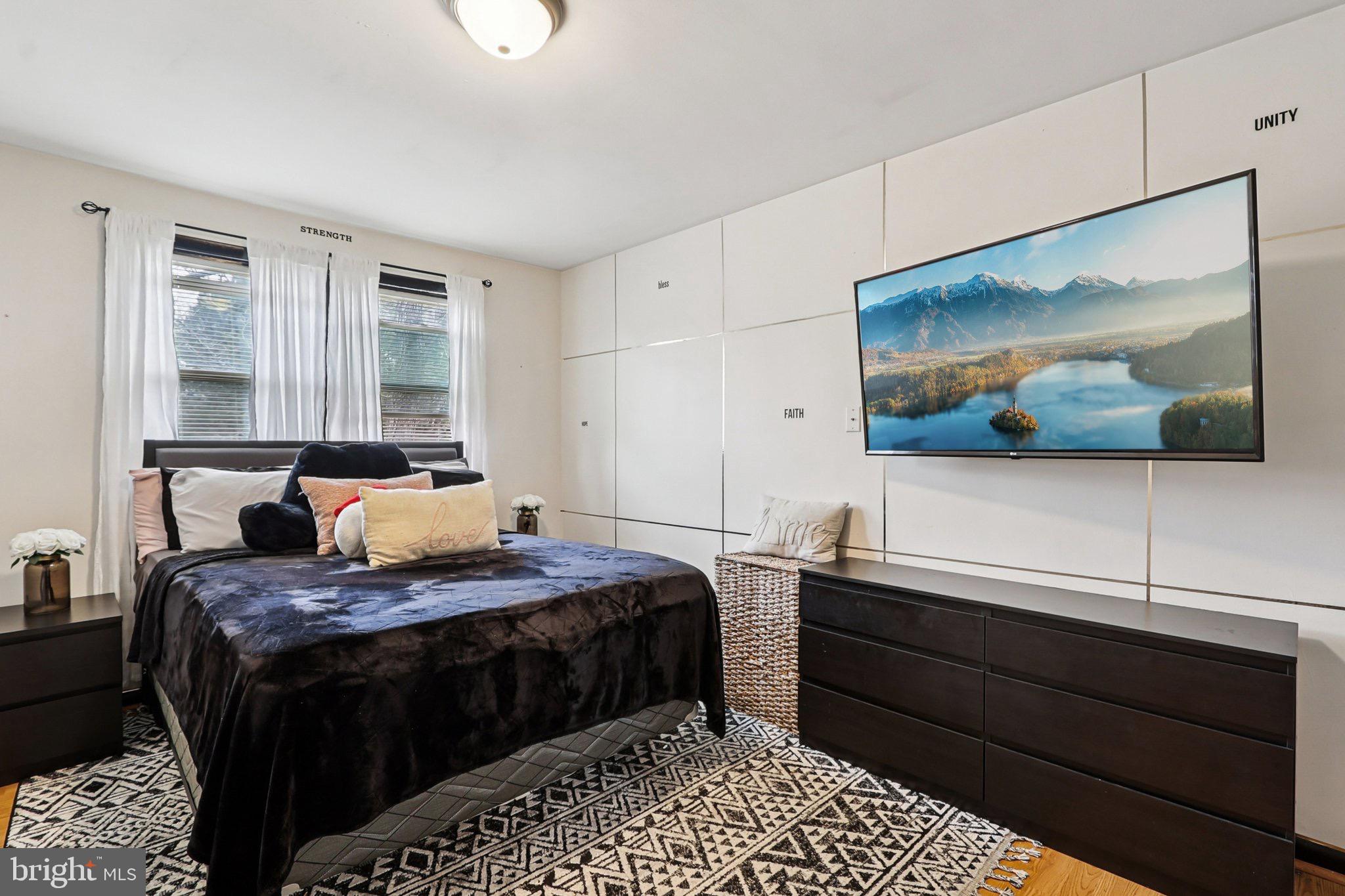 INDIAN VILLAGE IND HEAD - Residential