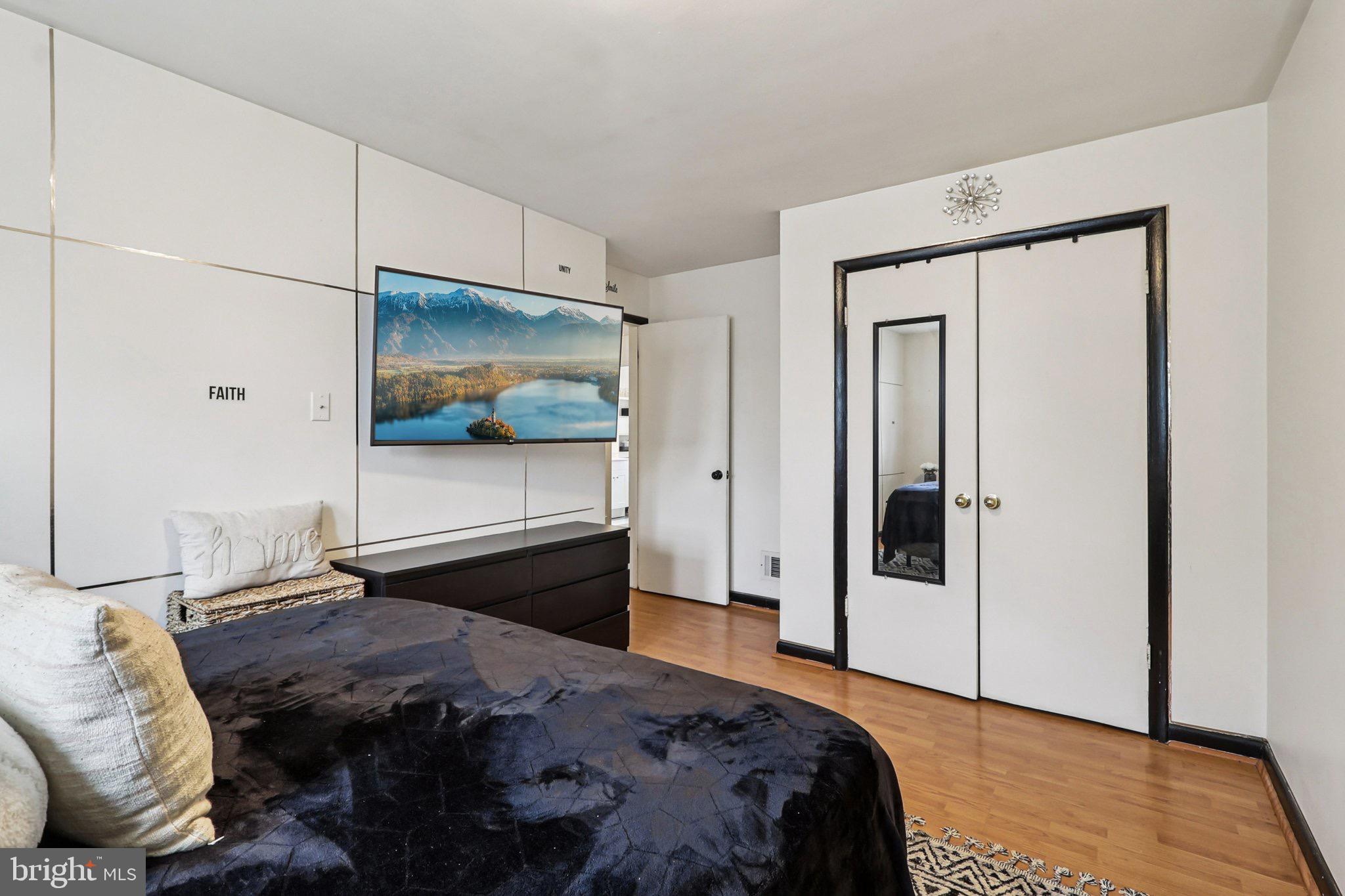 INDIAN VILLAGE IND HEAD - Residential