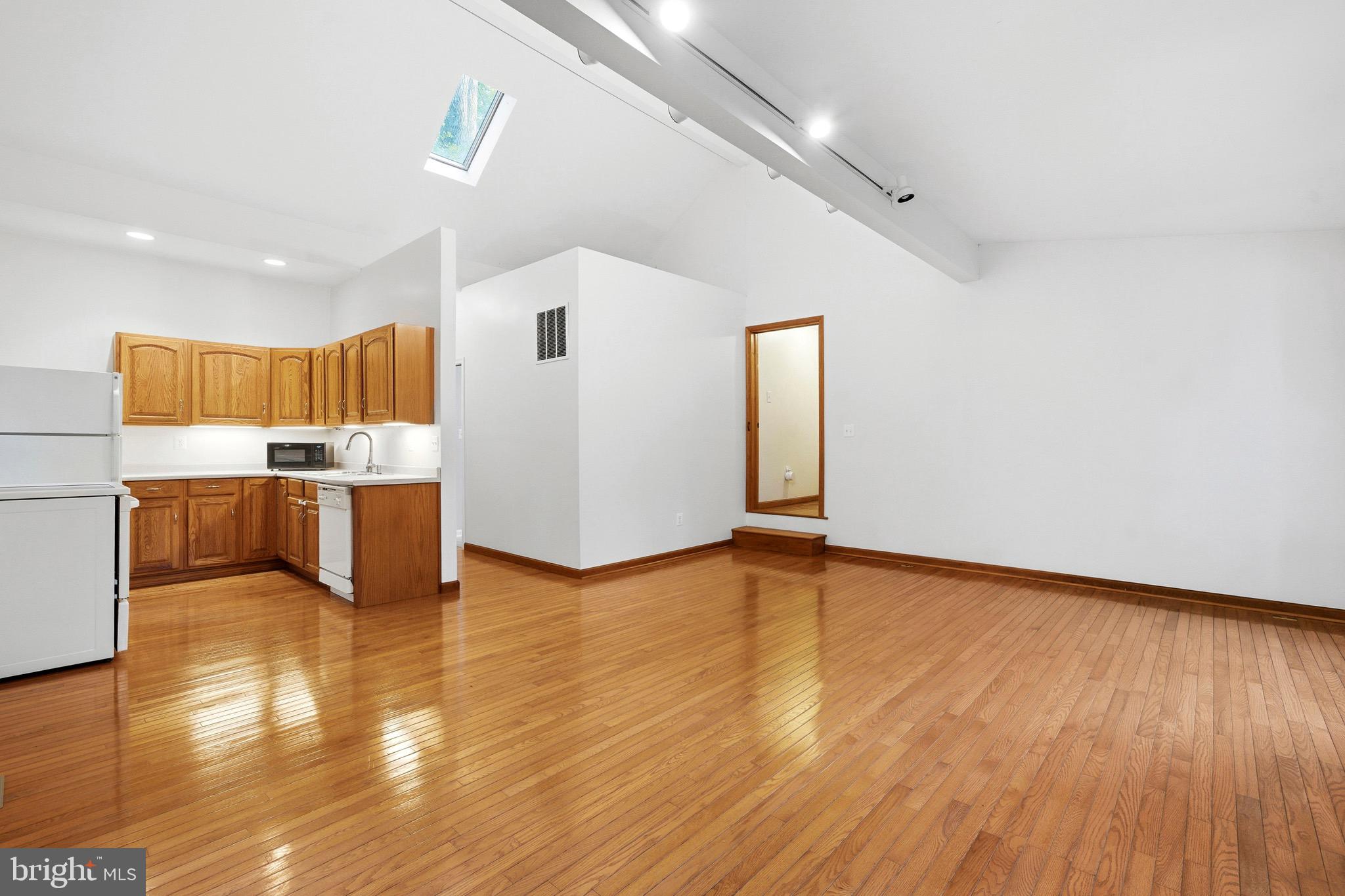 TRACYS LANDING - Residential