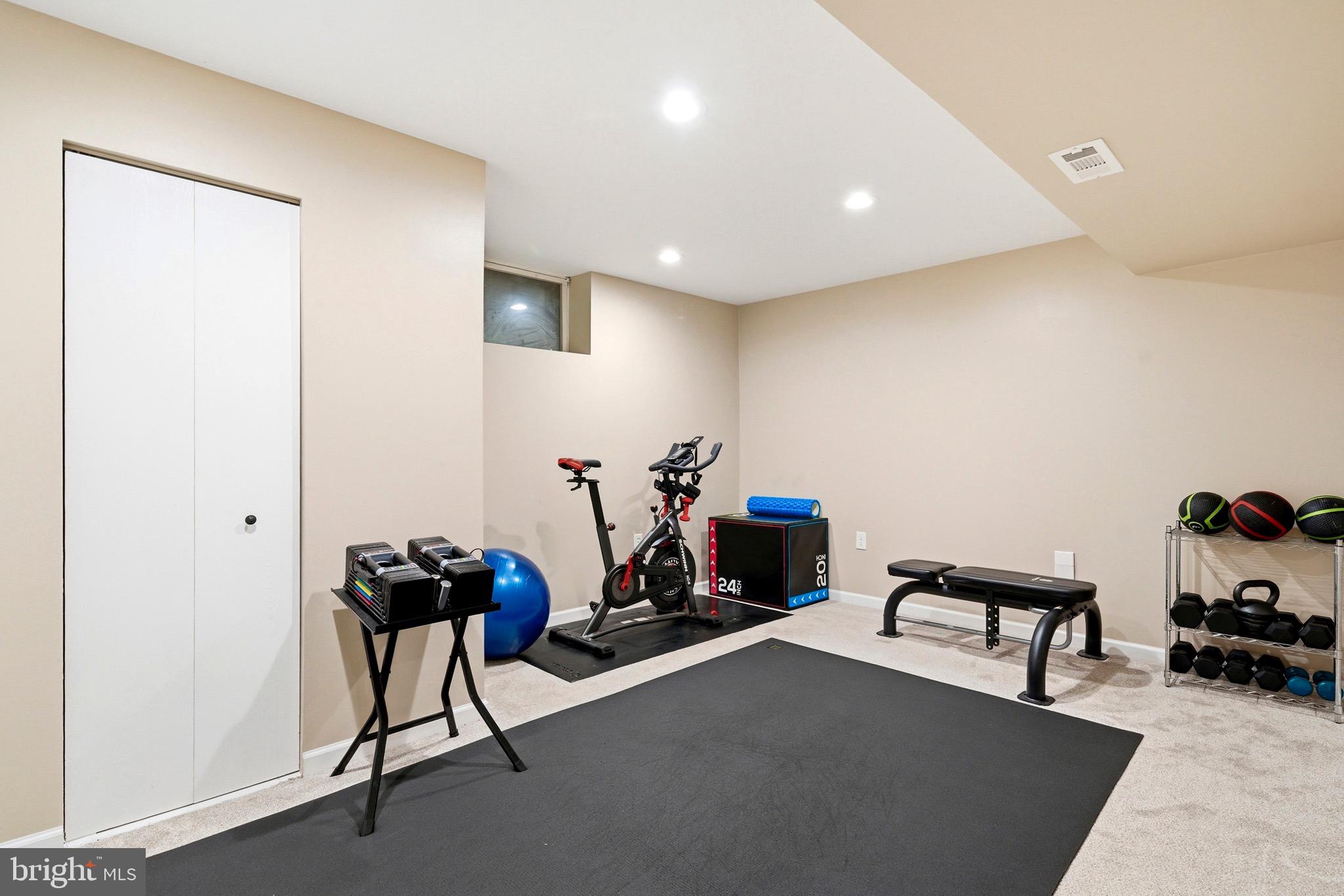 TRACYS LANDING - Residential