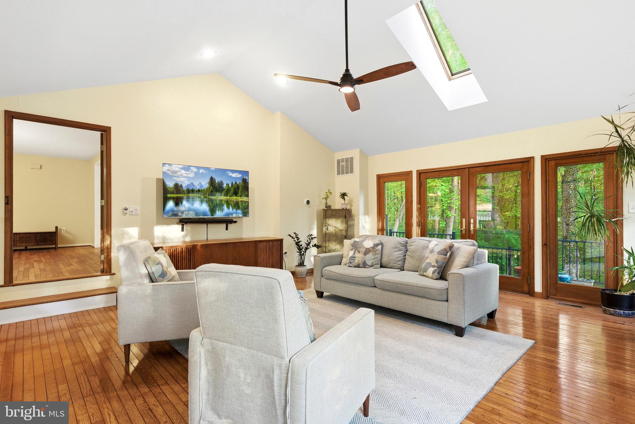 TRACYS LANDING - Residential