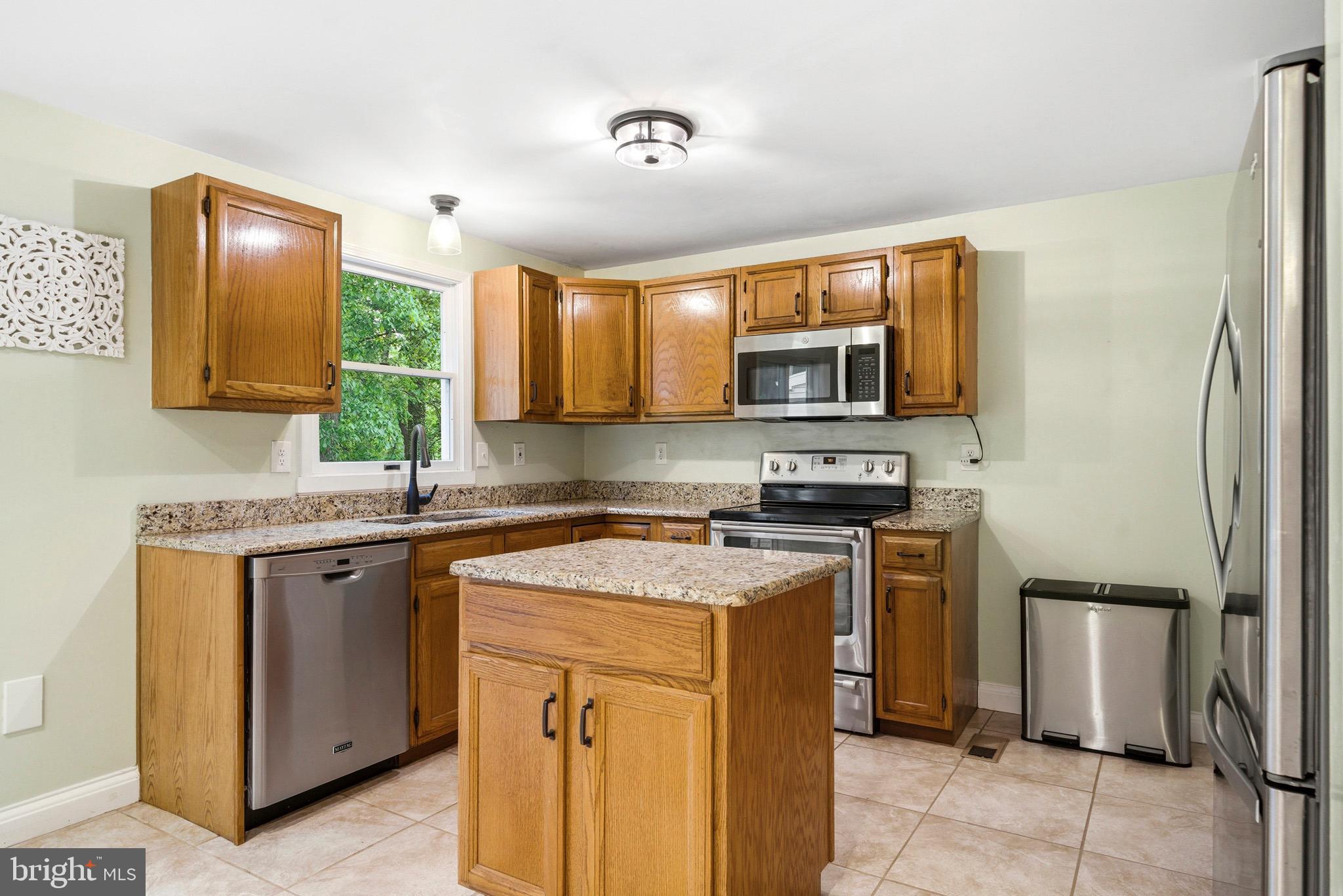 TRACYS LANDING - Residential