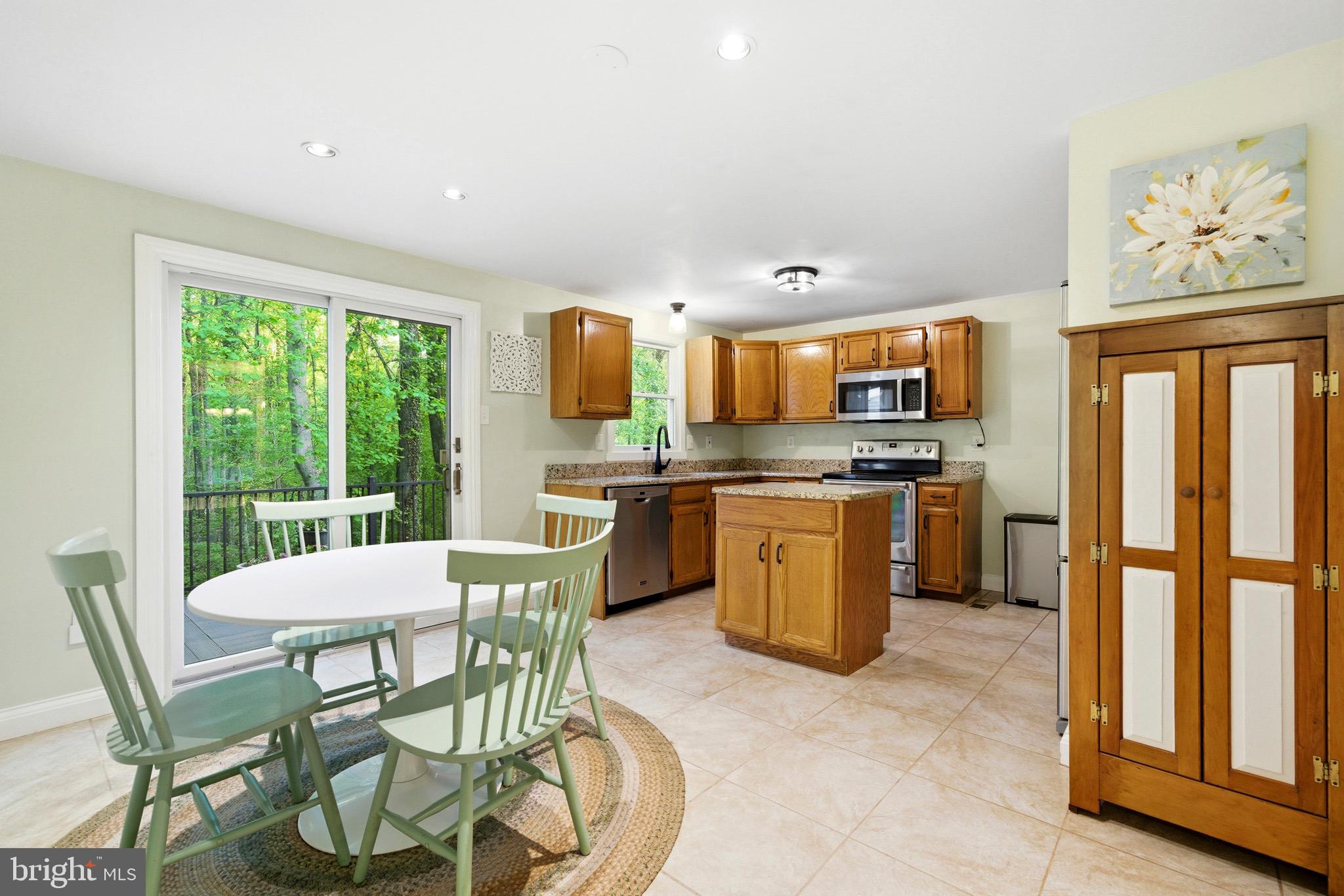 TRACYS LANDING - Residential