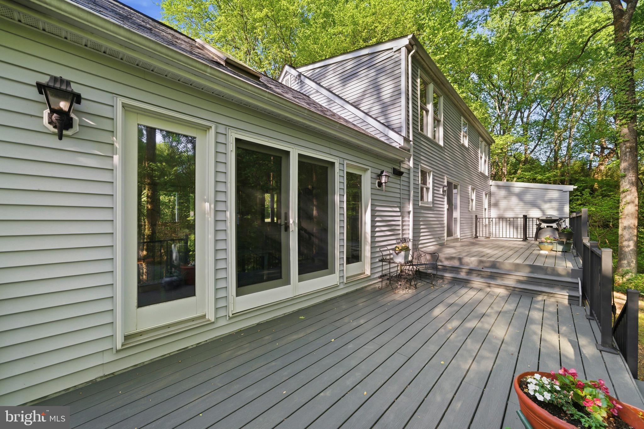 TRACYS LANDING - Residential